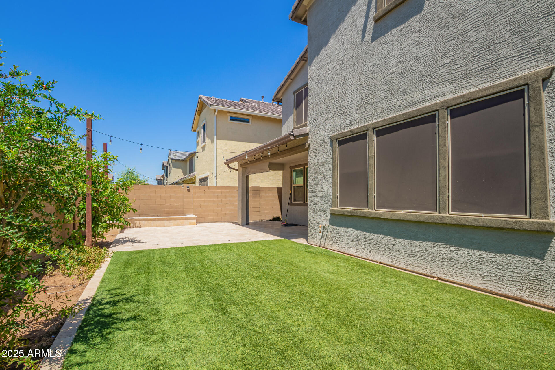 1081 E ARMSTRONG Way