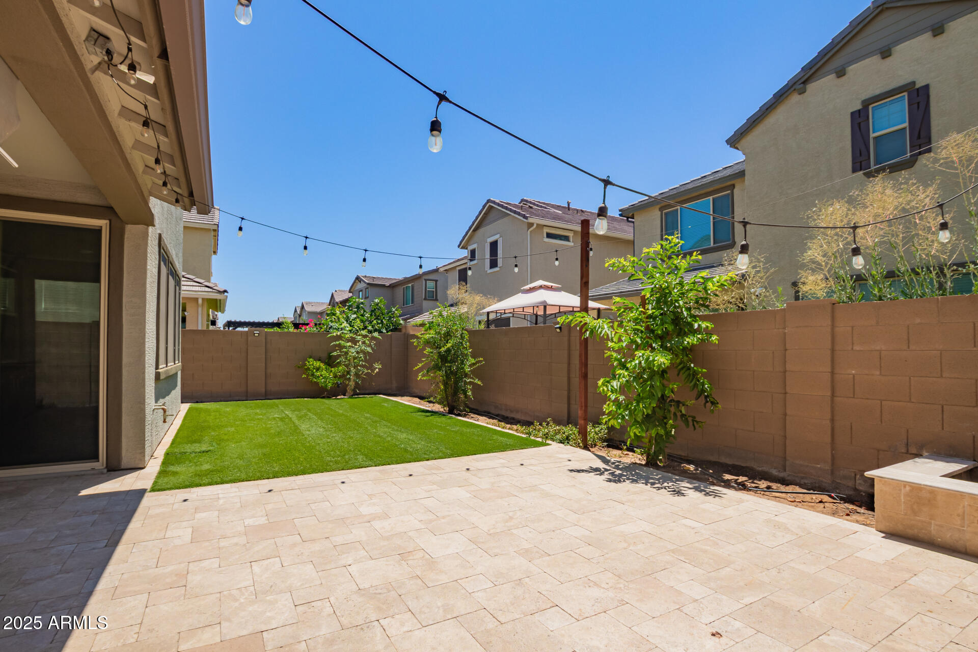 1081 E ARMSTRONG Way