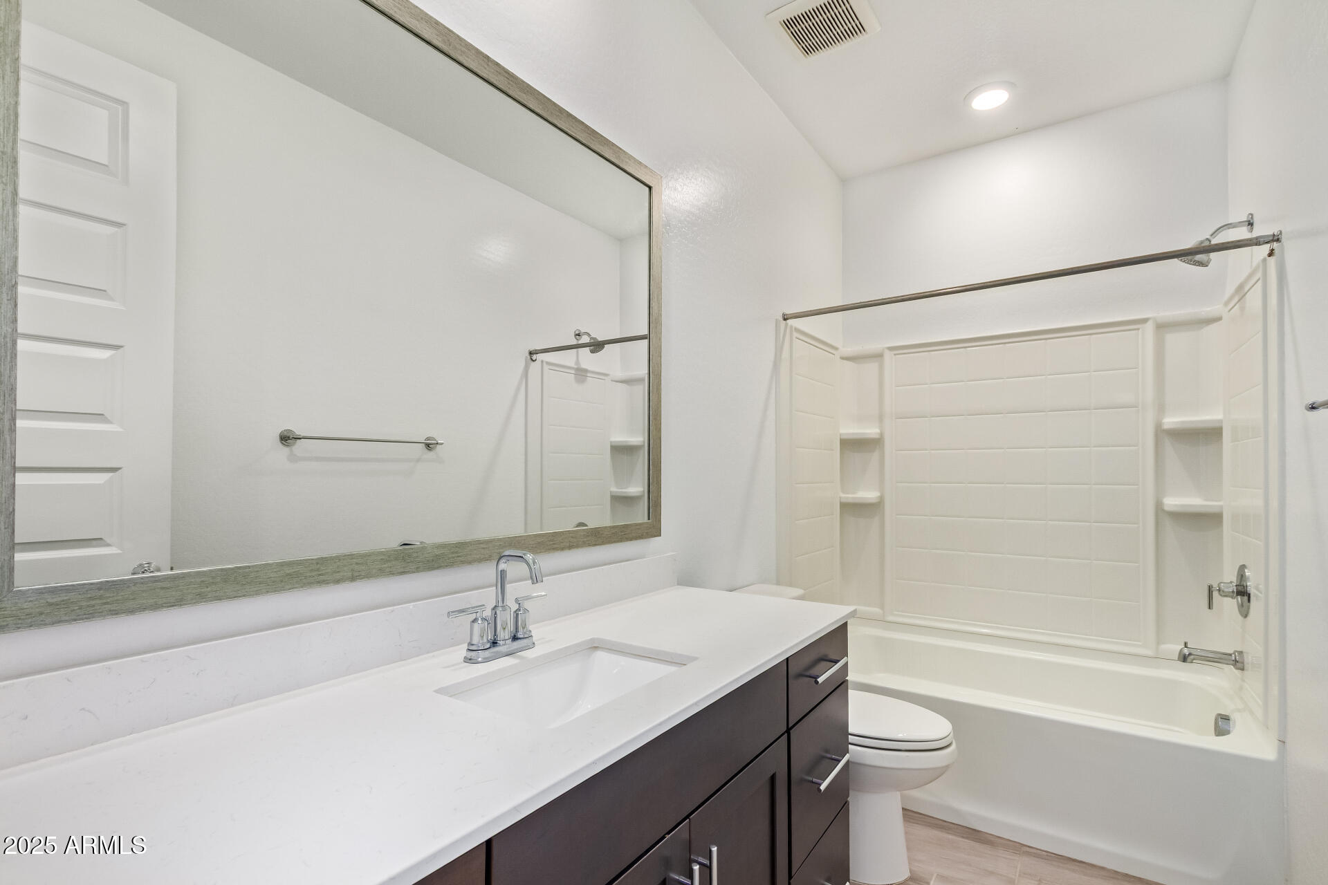 1081 E ARMSTRONG Way