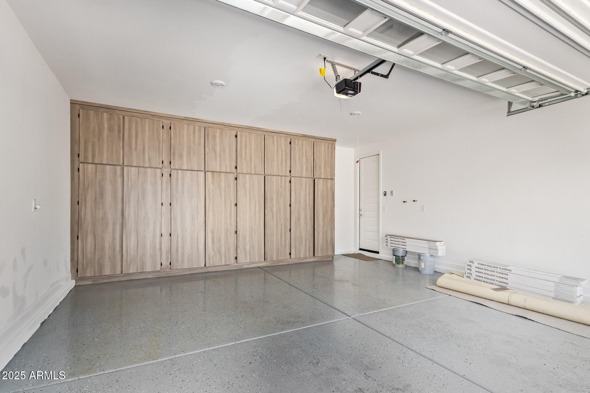 1081 E ARMSTRONG Way