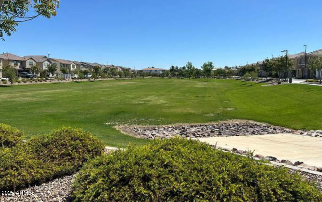 1081 E ARMSTRONG Way