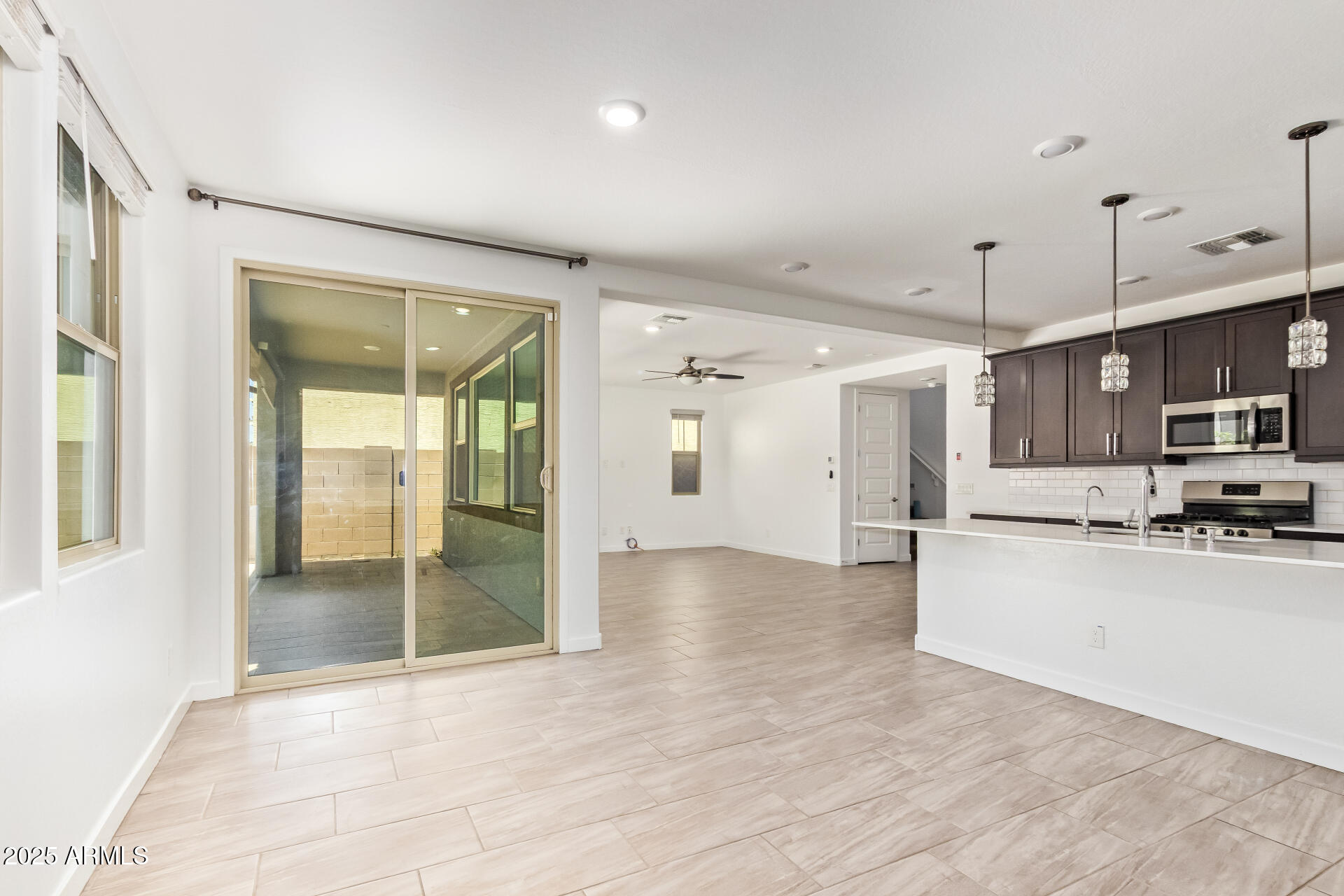 1081 E ARMSTRONG Way