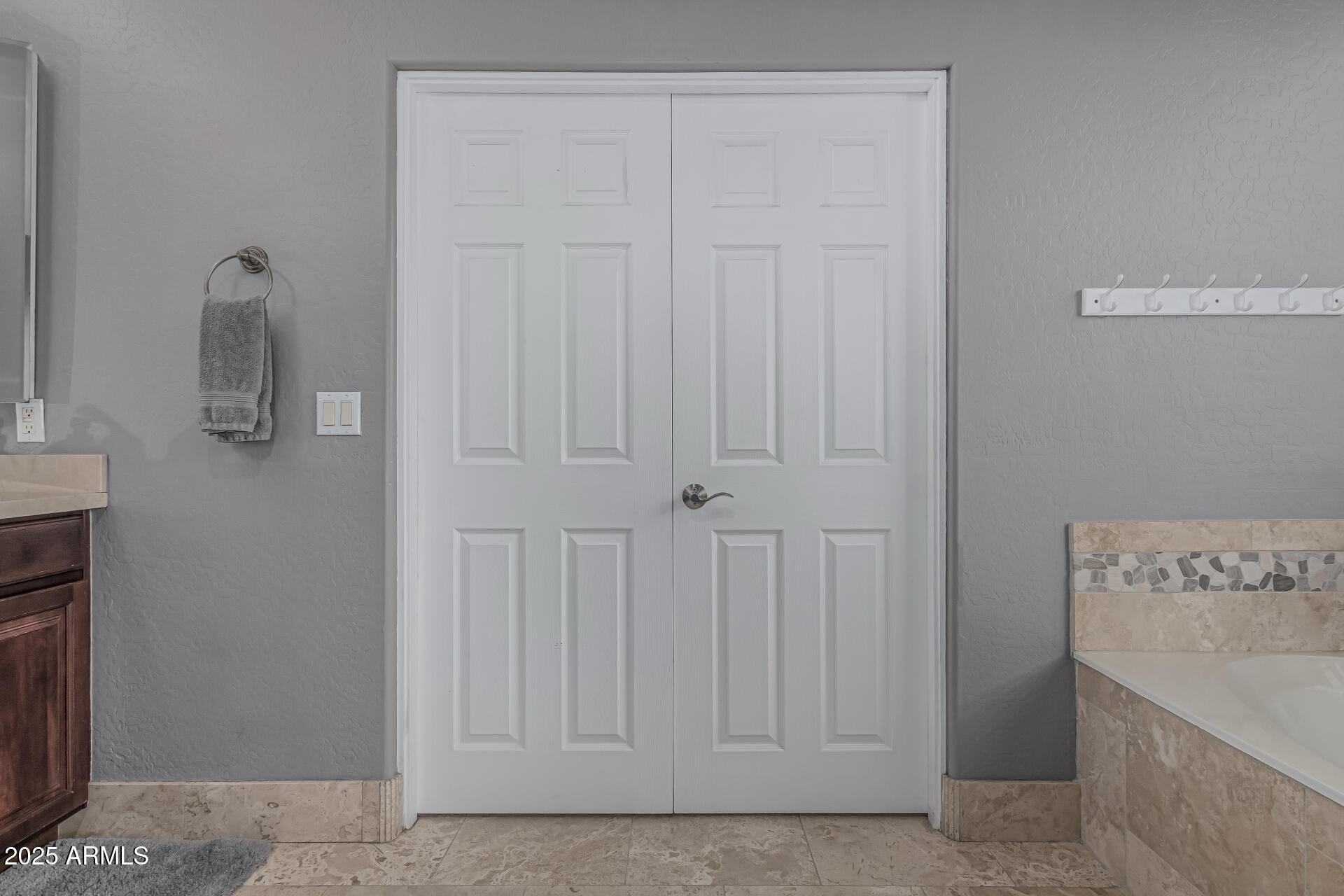 22166 N LAKESIDE Drive