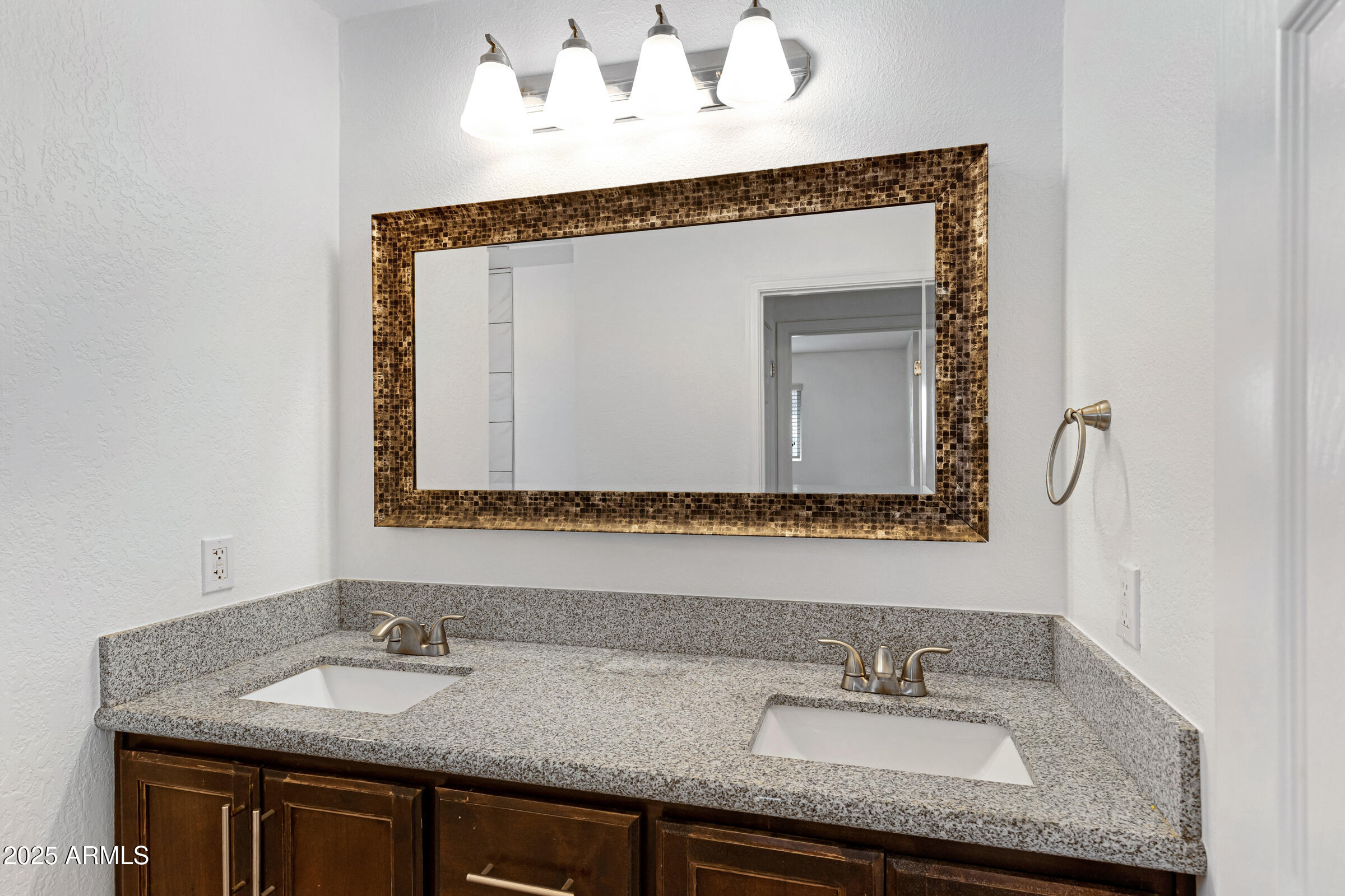 845 W SHANNON Street