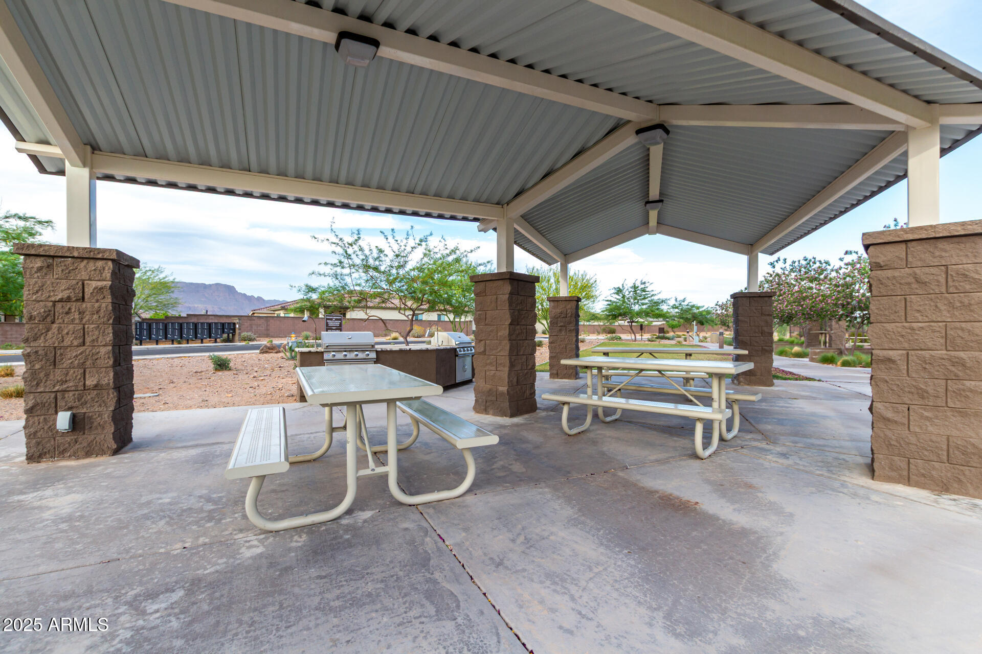 7618 S LONE PINE Place