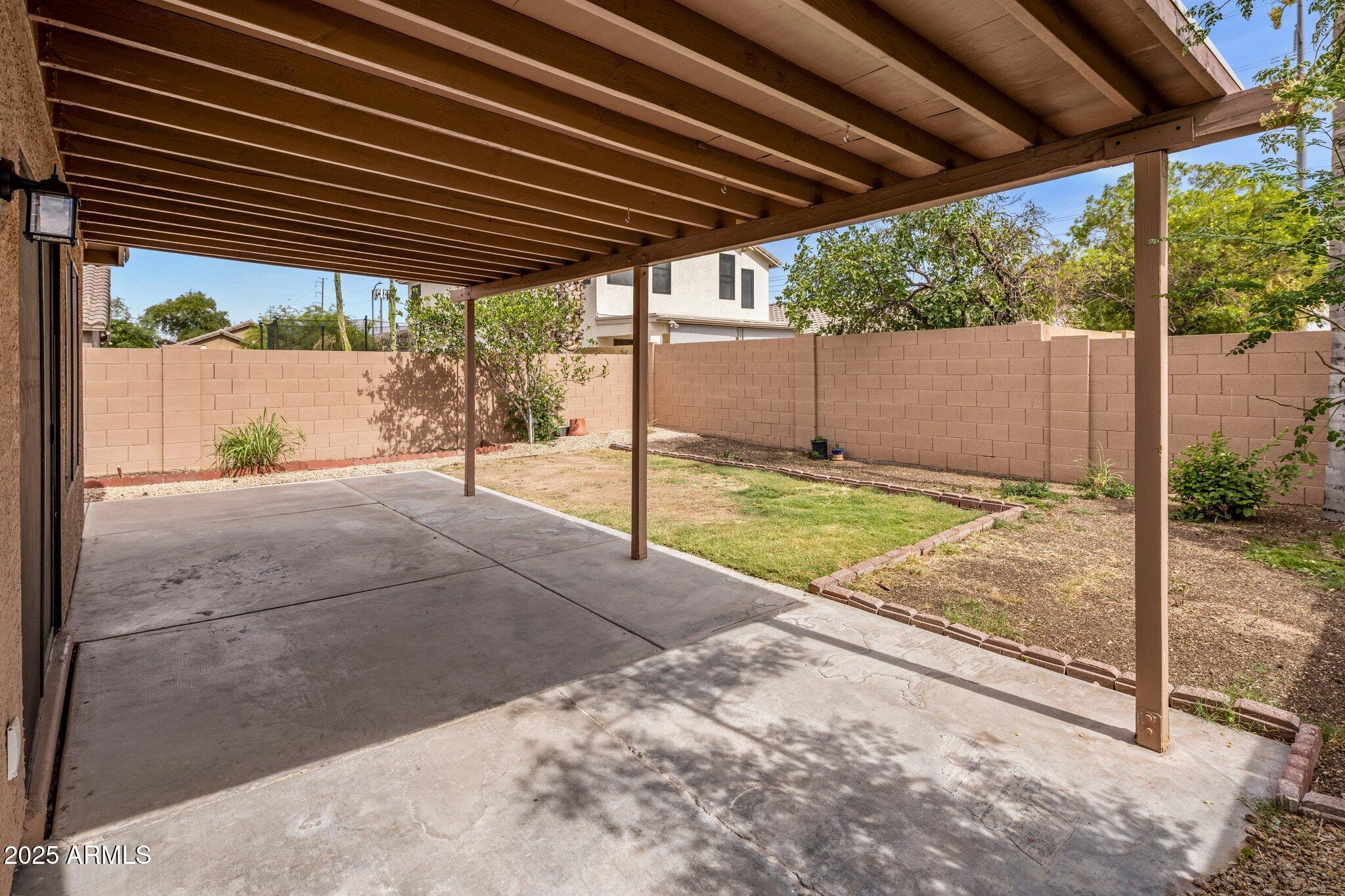 3353 E BLACKHAWK Drive