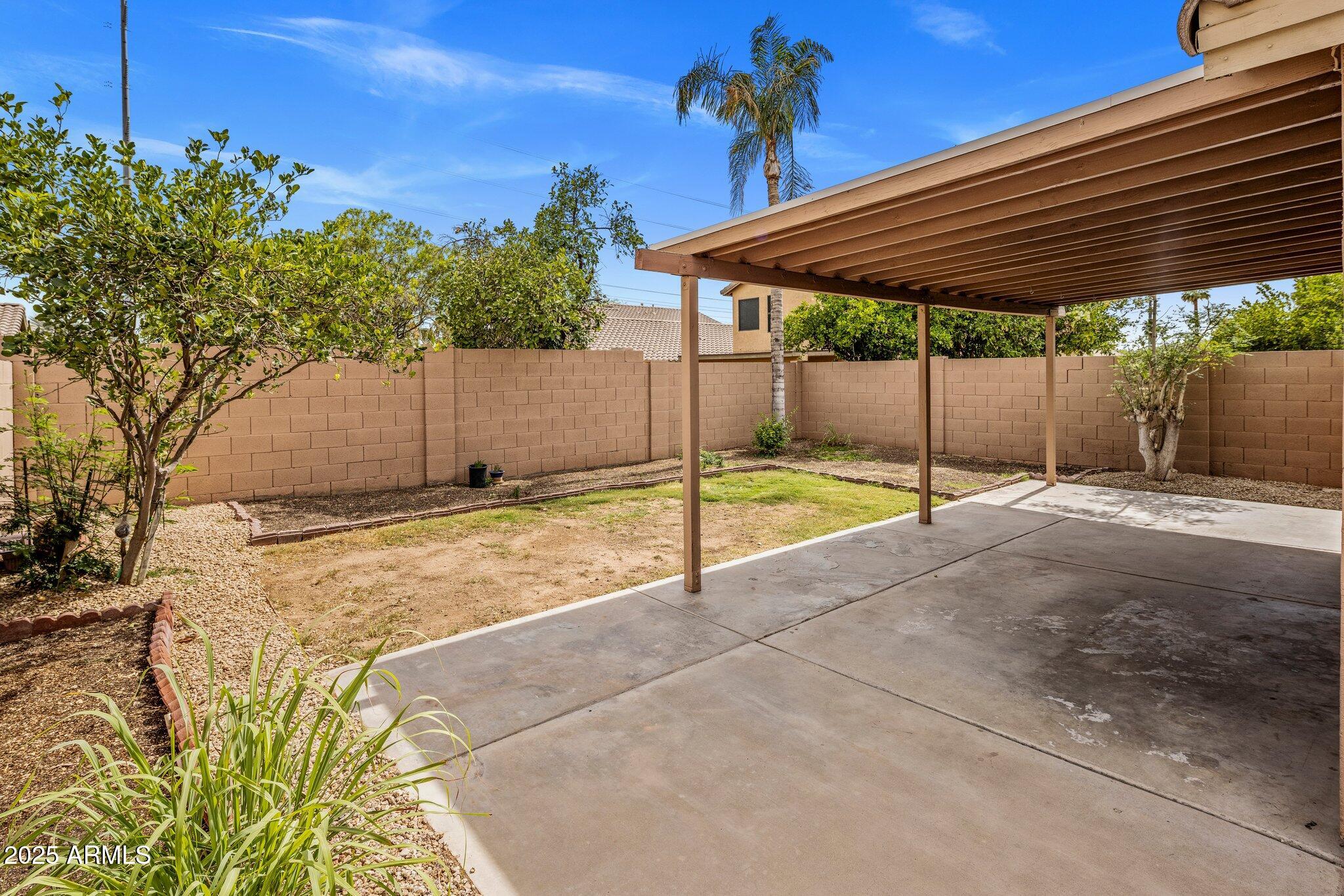 3353 E BLACKHAWK Drive