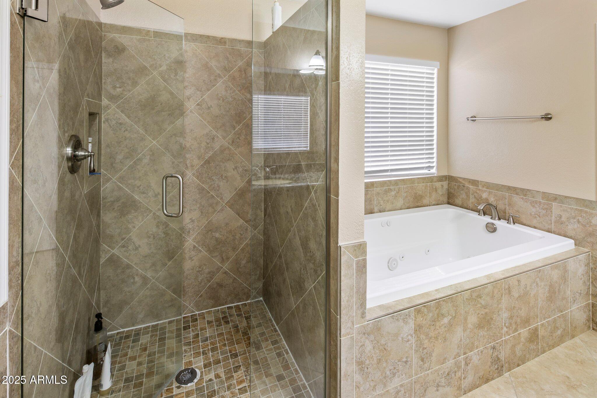 3353 E BLACKHAWK Drive