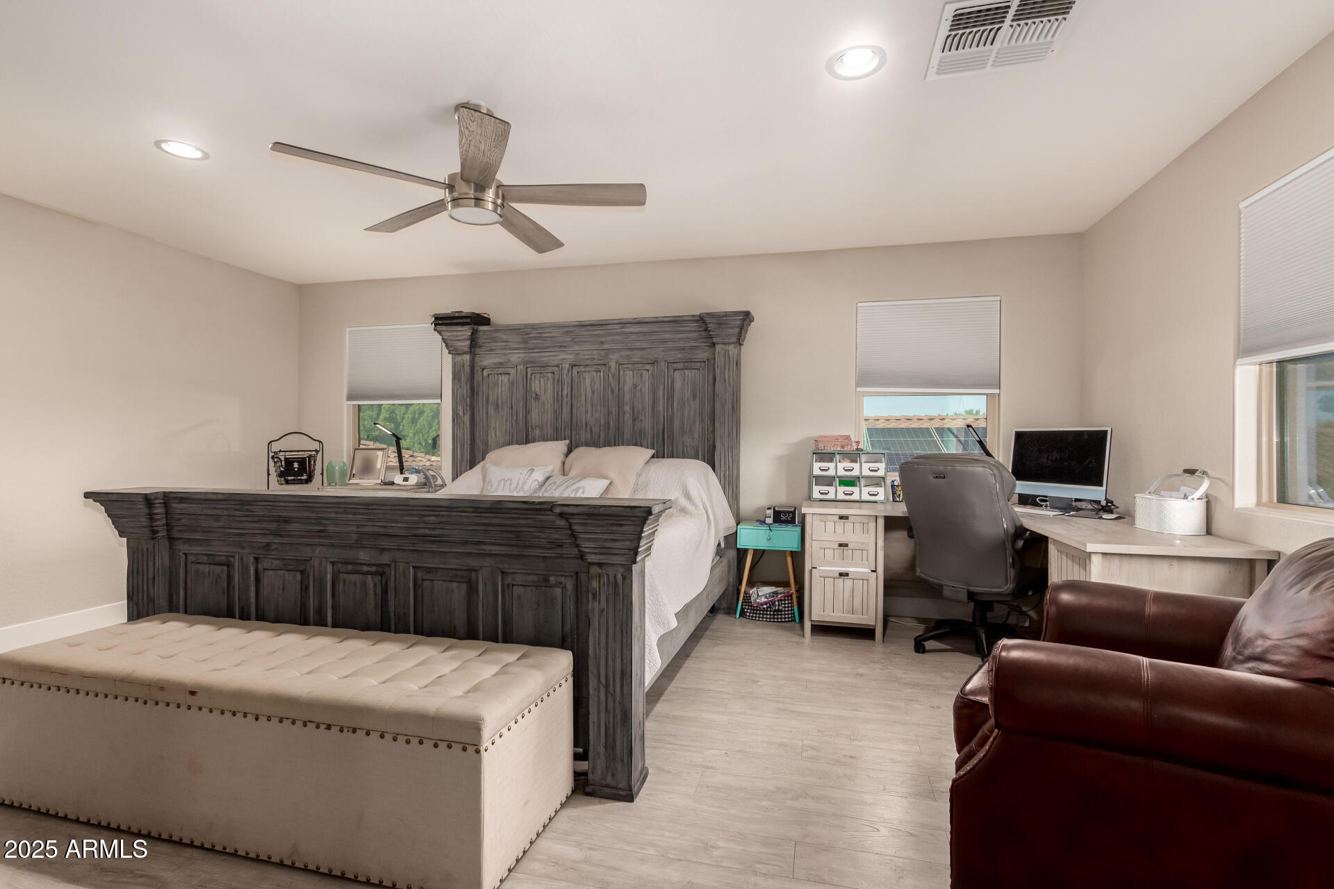 1217 W FEVER TREE Avenue