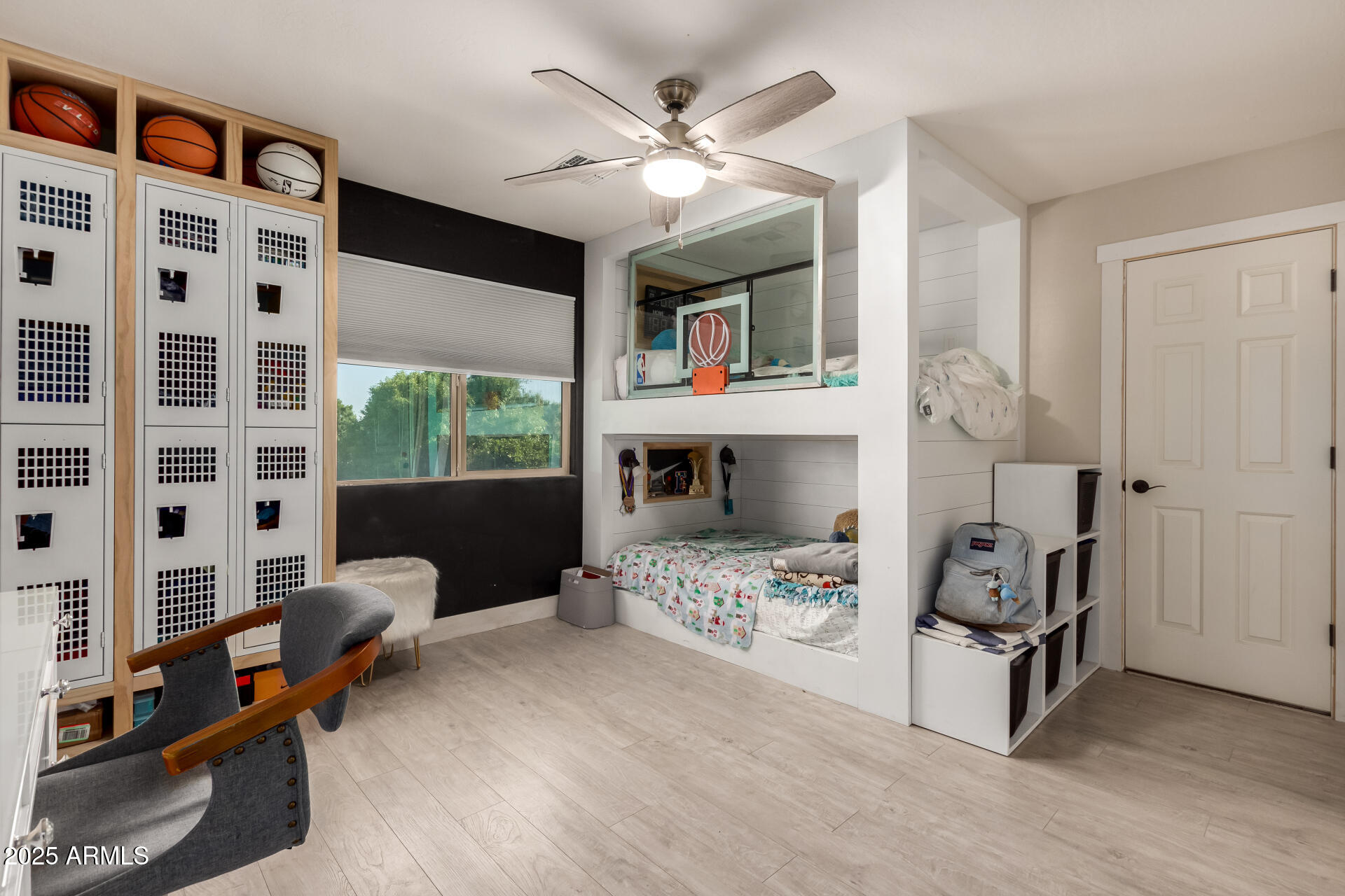 1217 W FEVER TREE Avenue