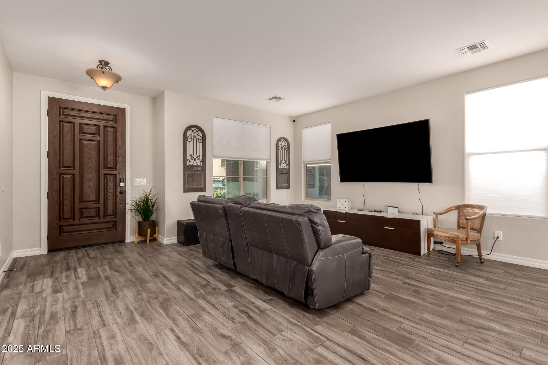 1217 W FEVER TREE Avenue