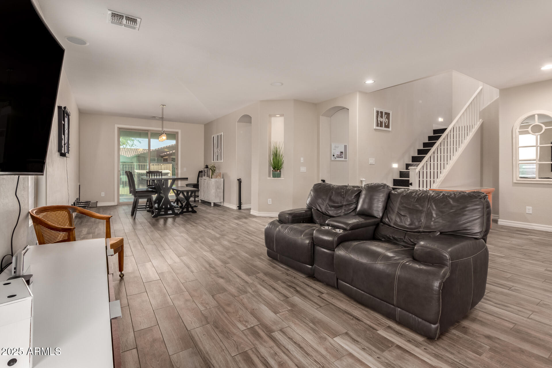 1217 W FEVER TREE Avenue