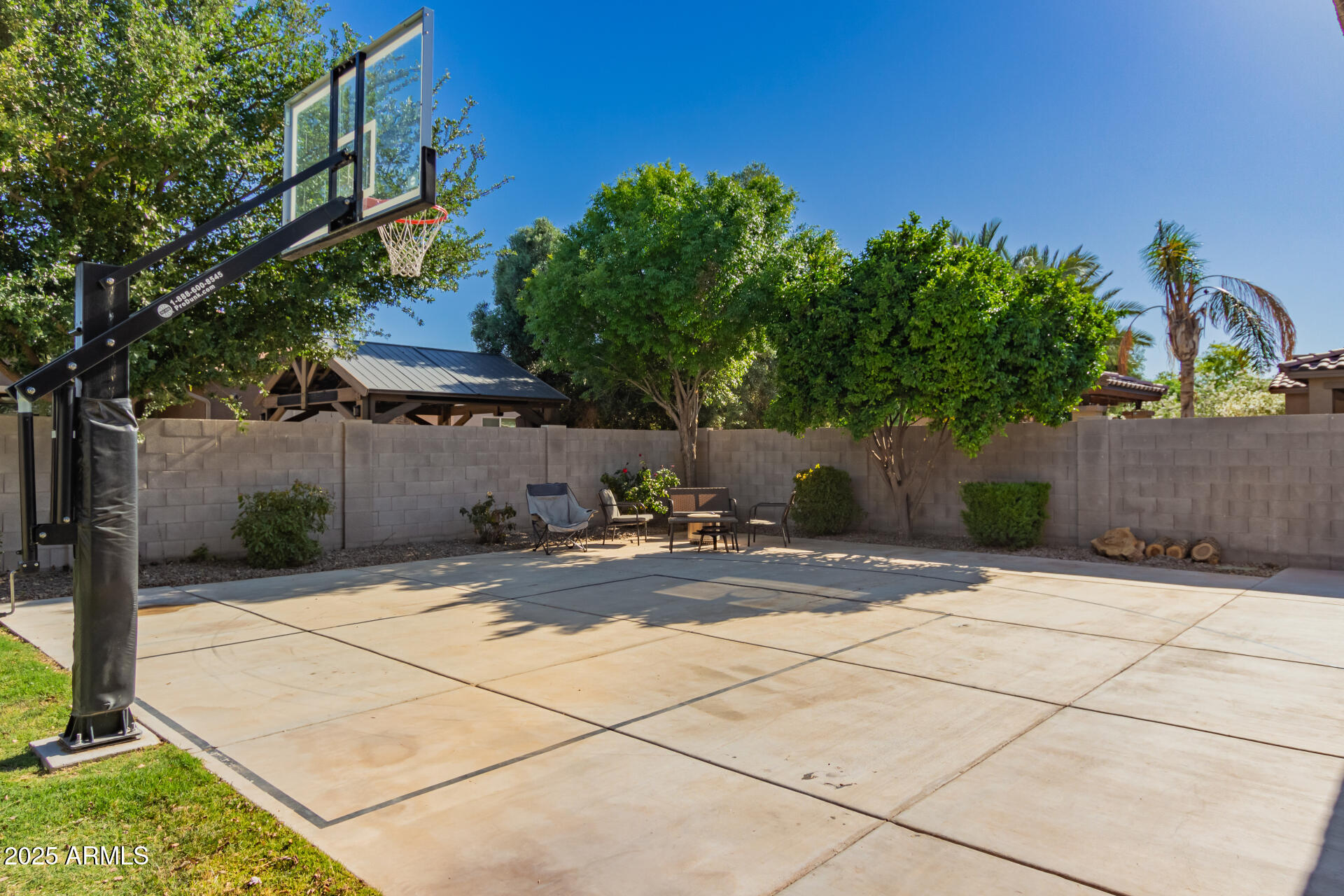 1217 W FEVER TREE Avenue