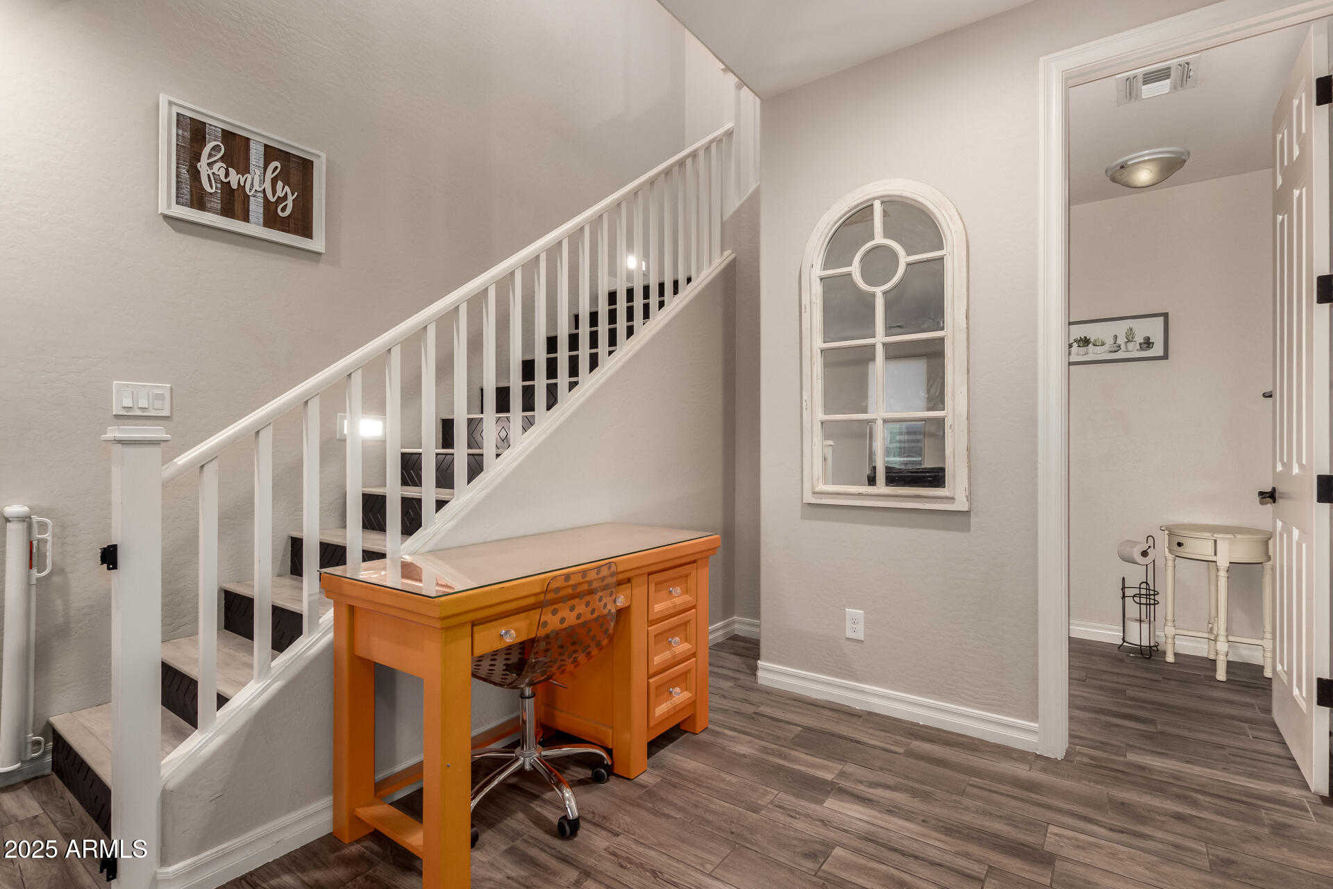 1217 W FEVER TREE Avenue