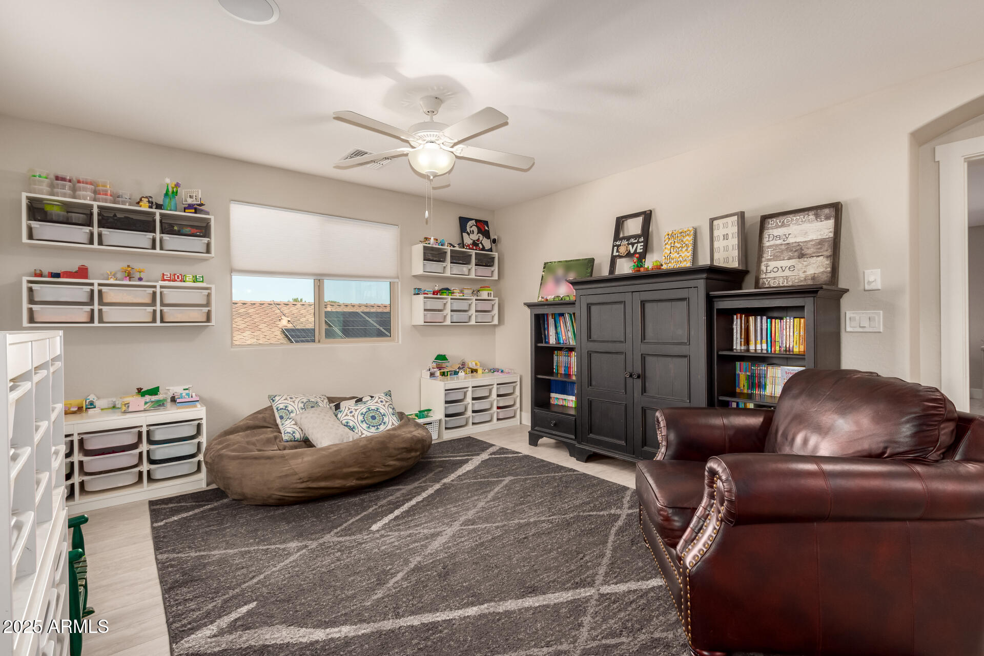 1217 W FEVER TREE Avenue