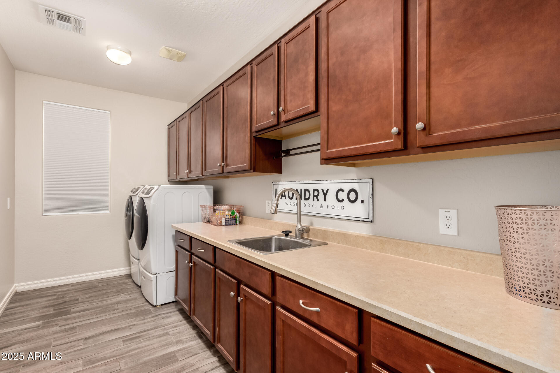 1217 W FEVER TREE Avenue