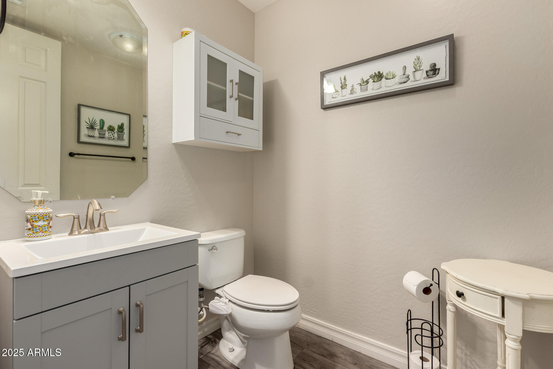 1217 W FEVER TREE Avenue