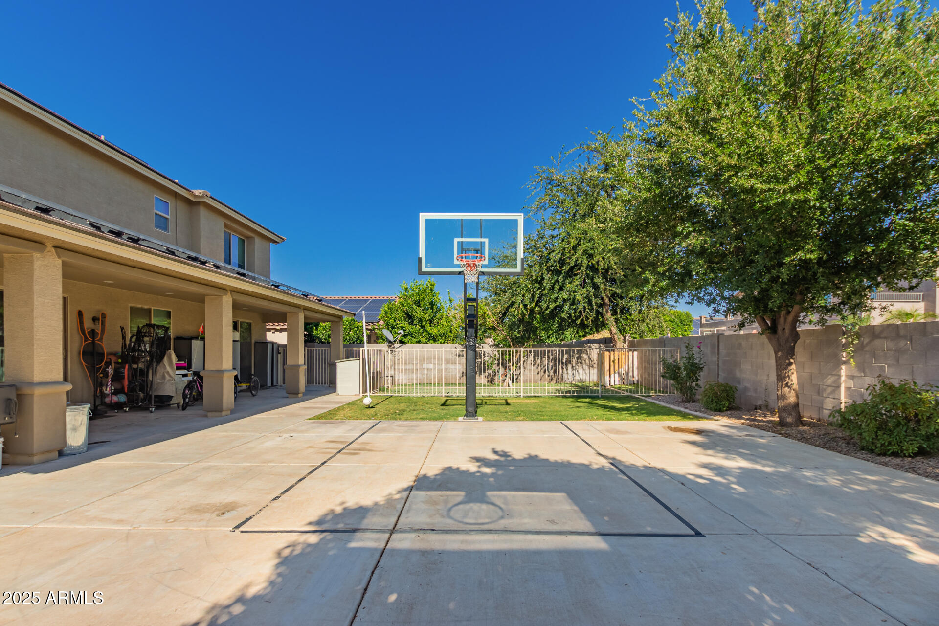 1217 W FEVER TREE Avenue