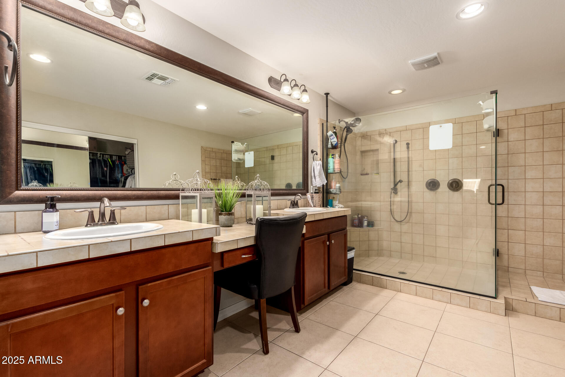 1217 W FEVER TREE Avenue