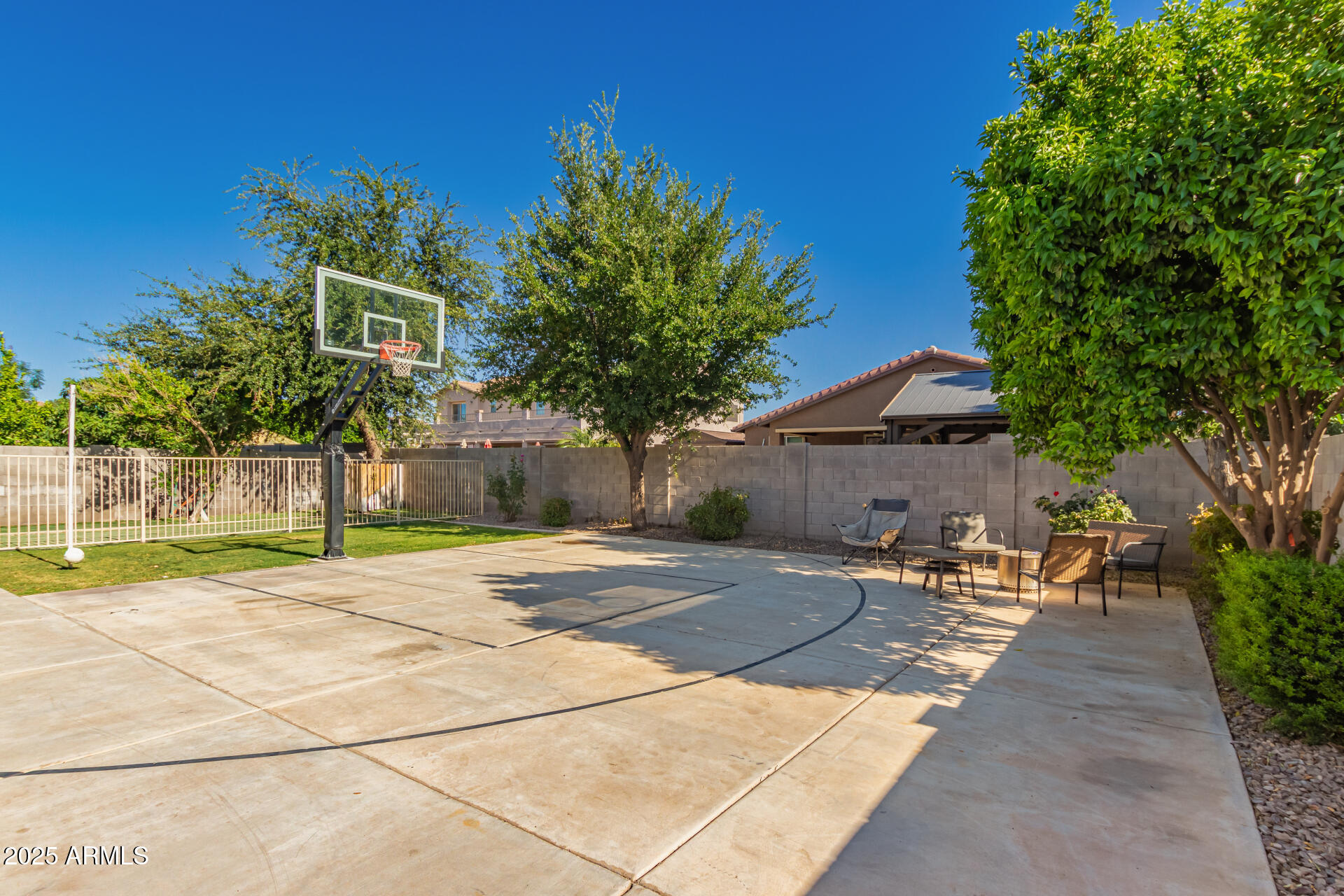 1217 W FEVER TREE Avenue