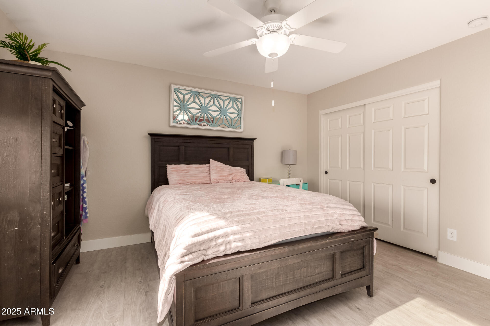 1217 W FEVER TREE Avenue