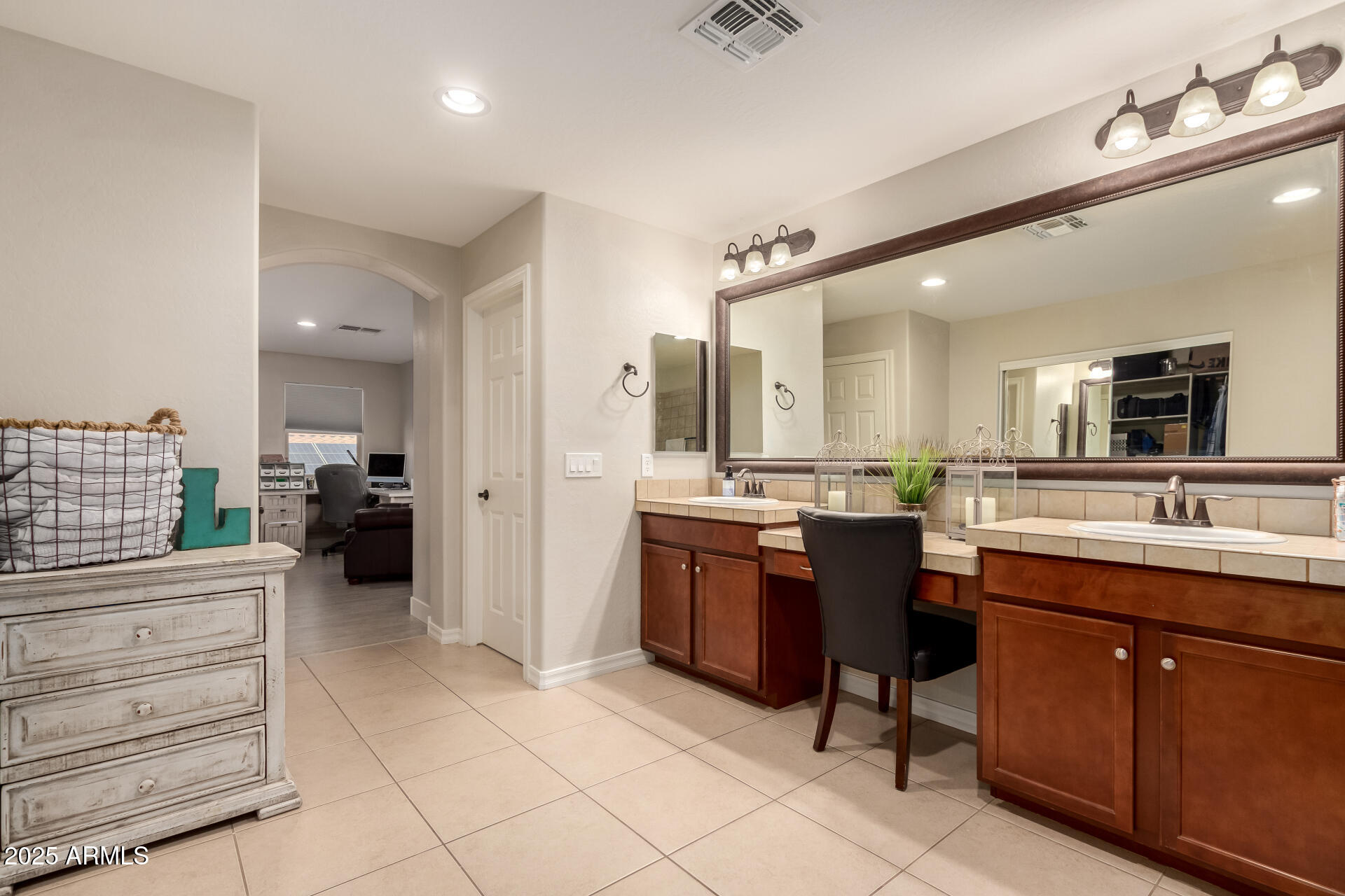 1217 W FEVER TREE Avenue