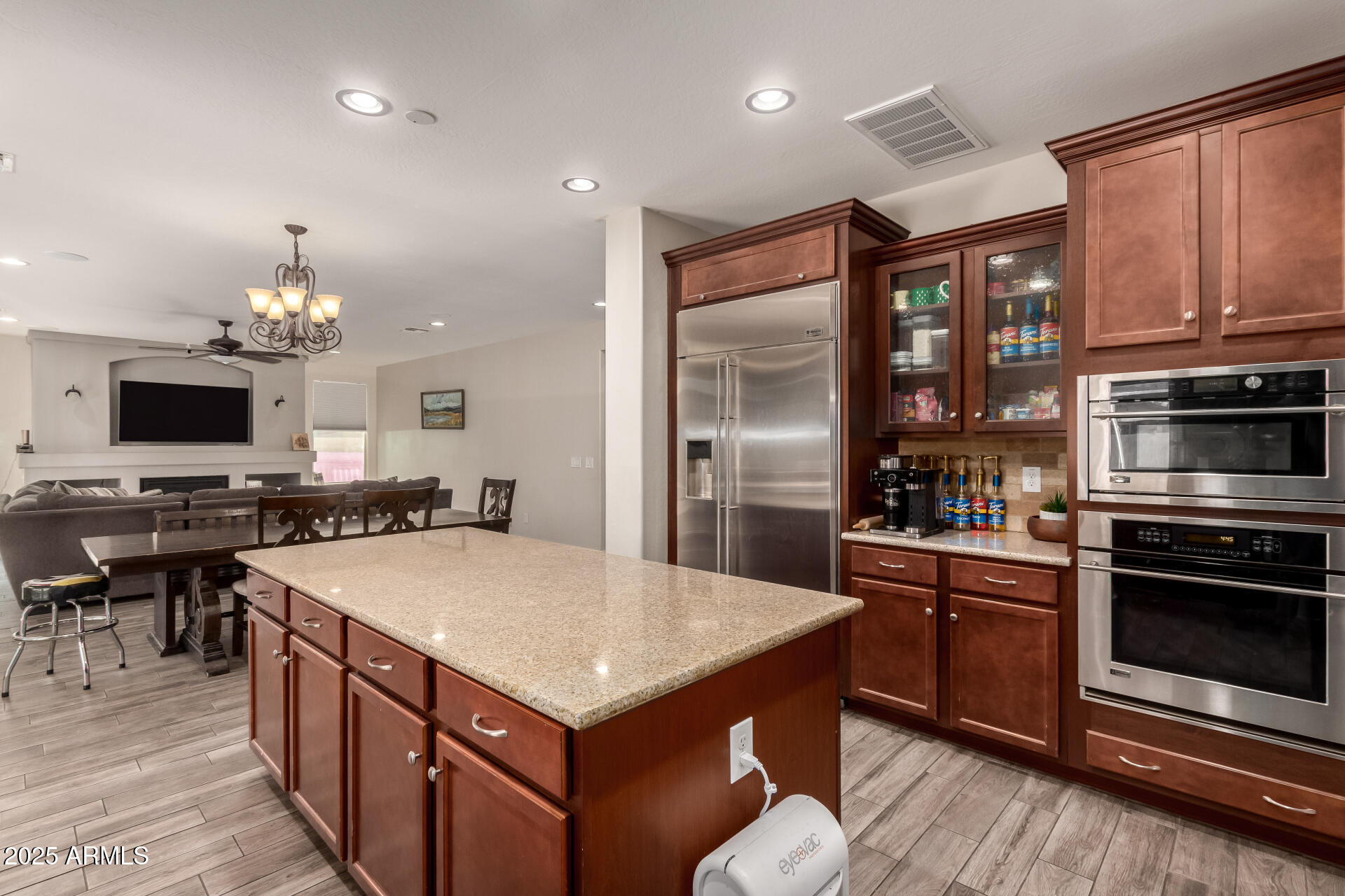 1217 W FEVER TREE Avenue