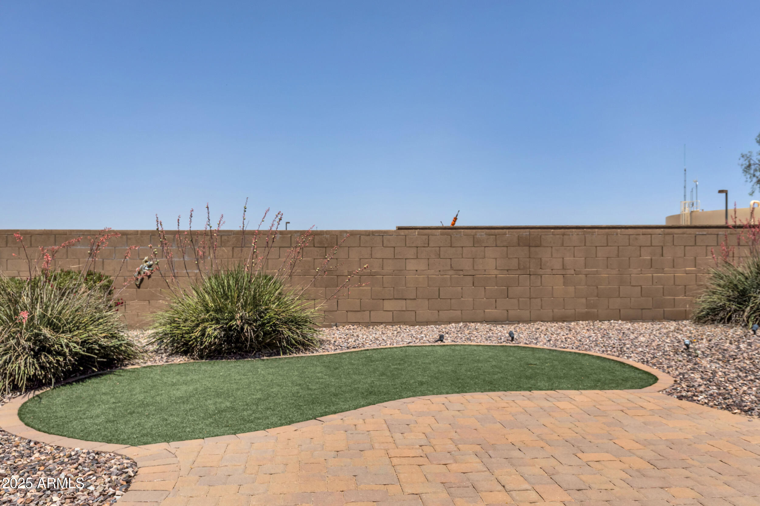 6658 W MOCKINGBIRD Way