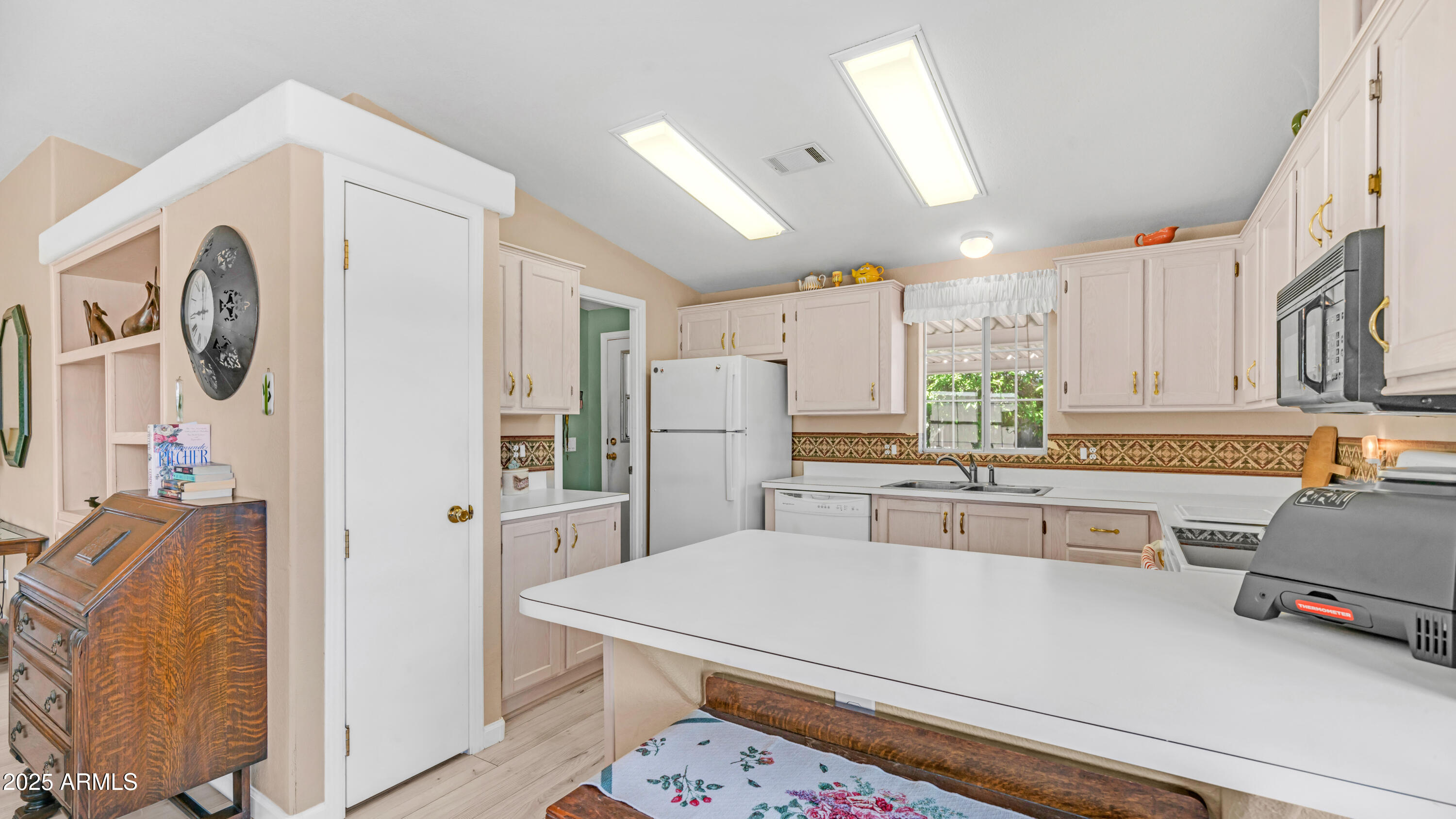 2400 E BASELINE Avenue, 197