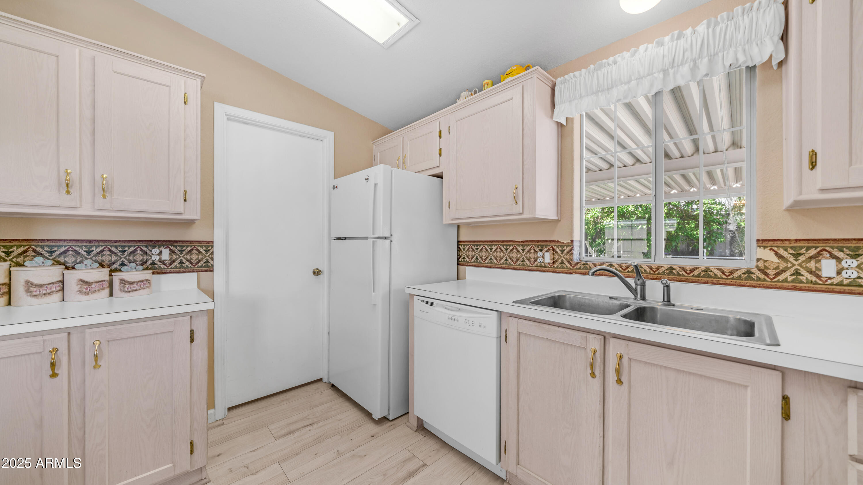 2400 E BASELINE Avenue, 197