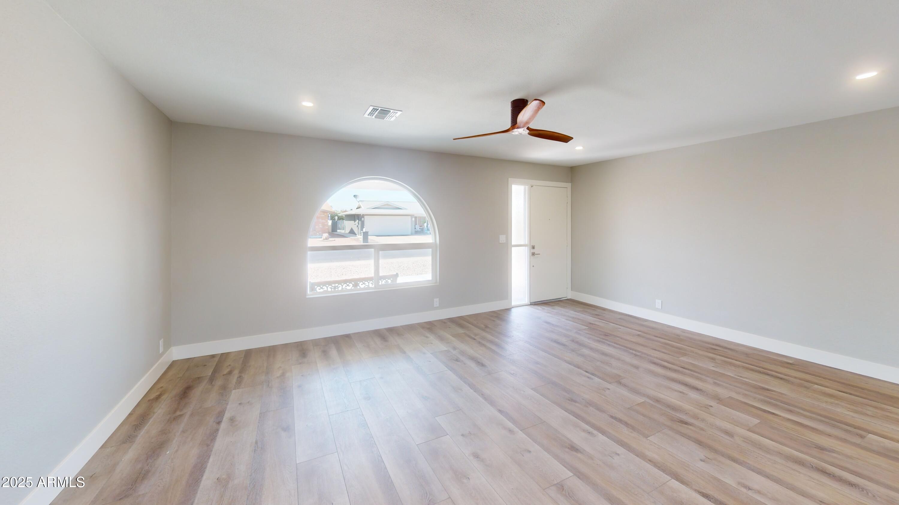 4213 E CLOVIS Avenue