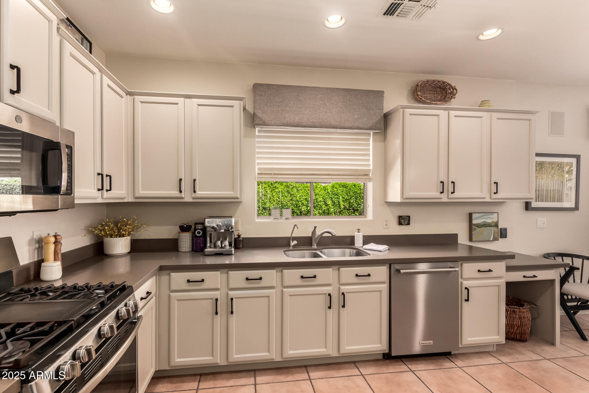 7617 E DESERT HONEYSUCKLE Drive