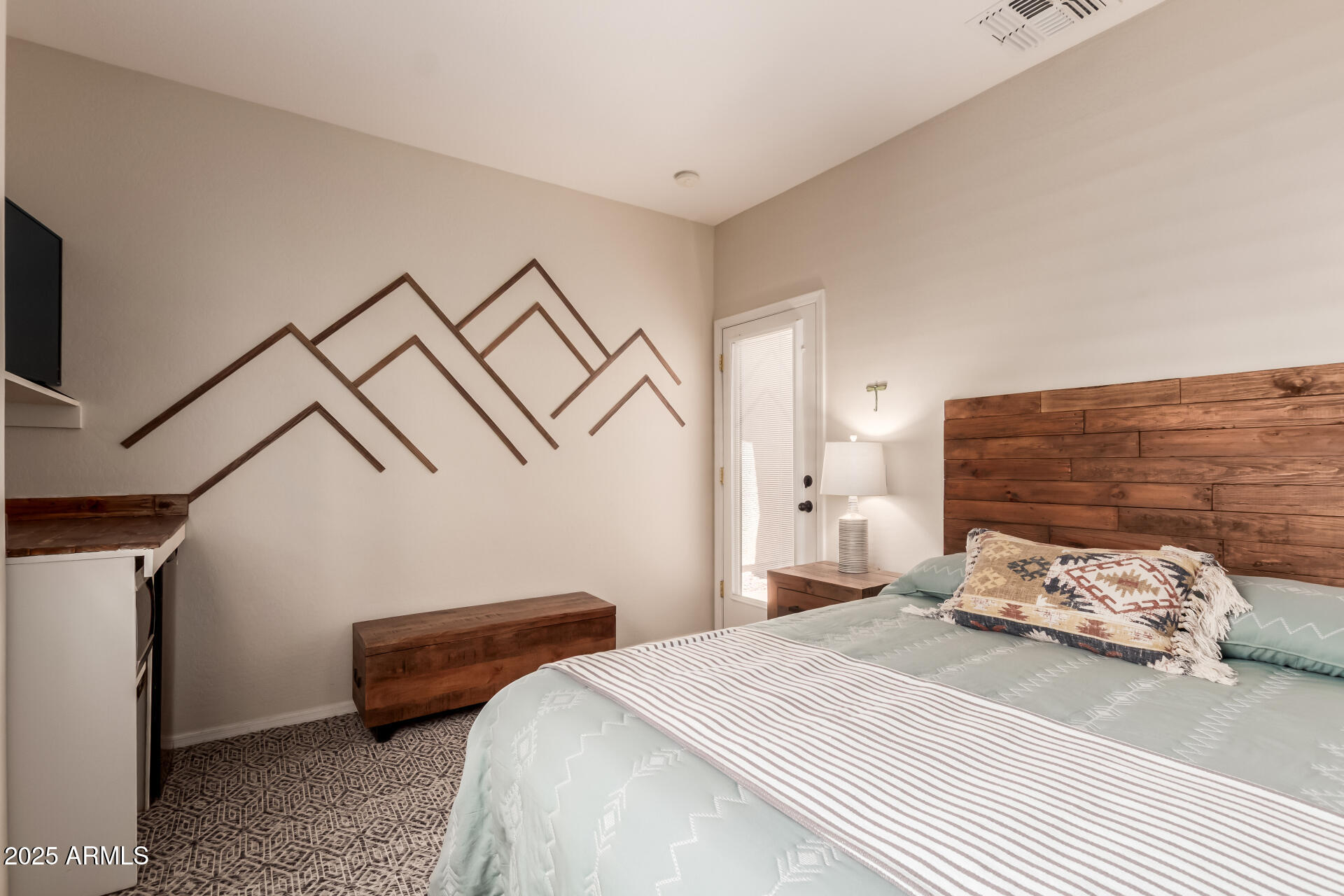 7617 E DESERT HONEYSUCKLE Drive