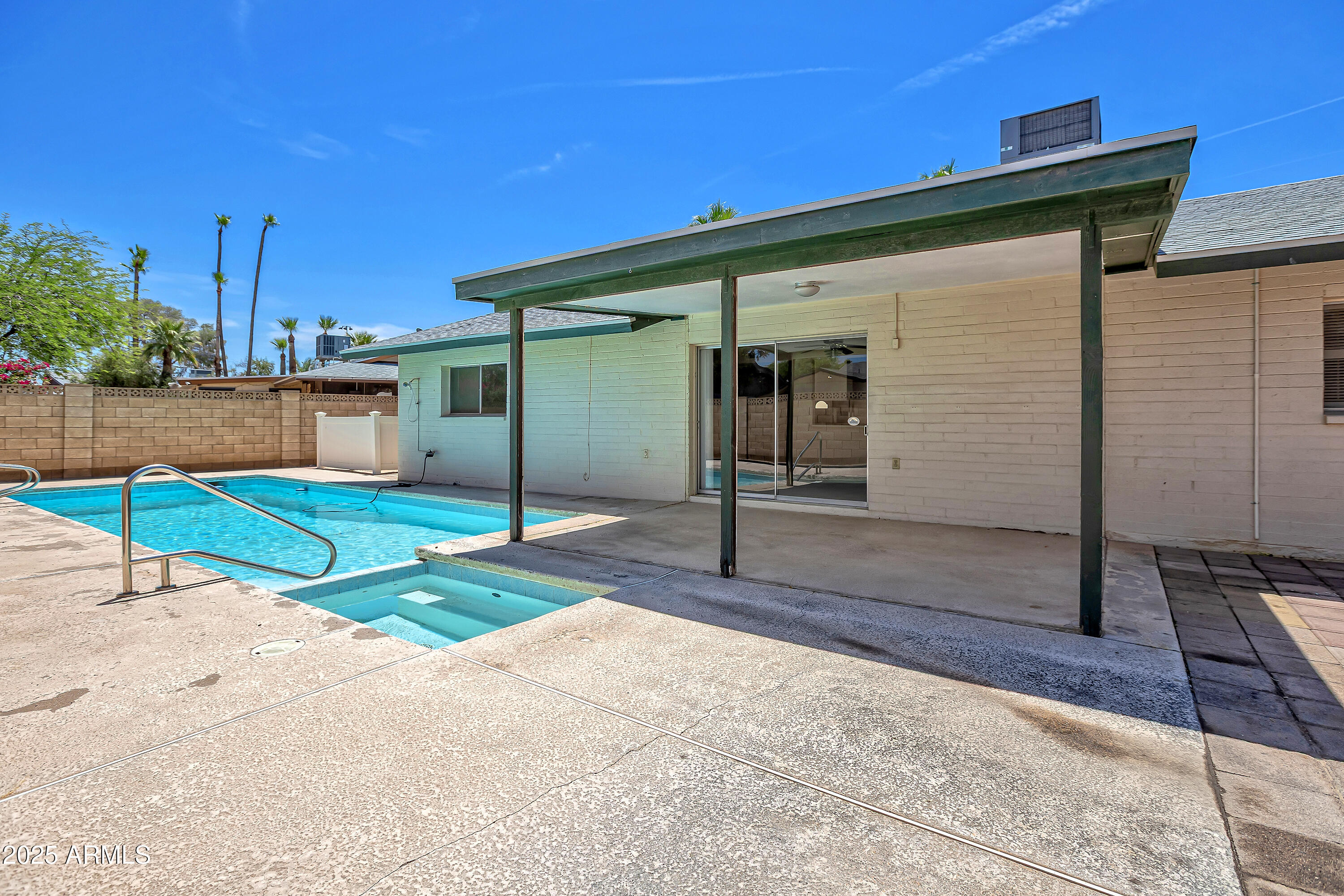 8326 E VALLEY VIEW Road