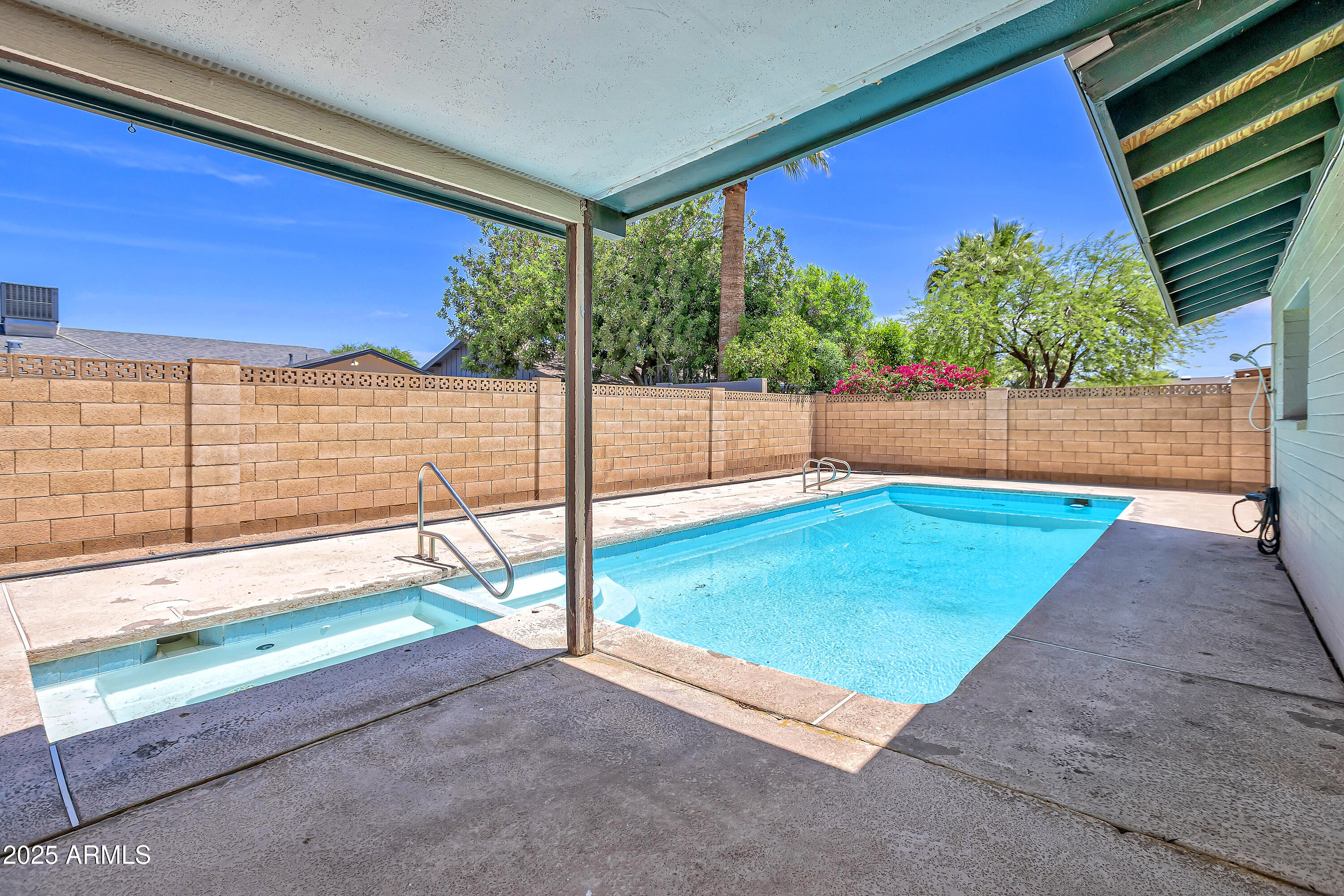 8326 E VALLEY VIEW Road