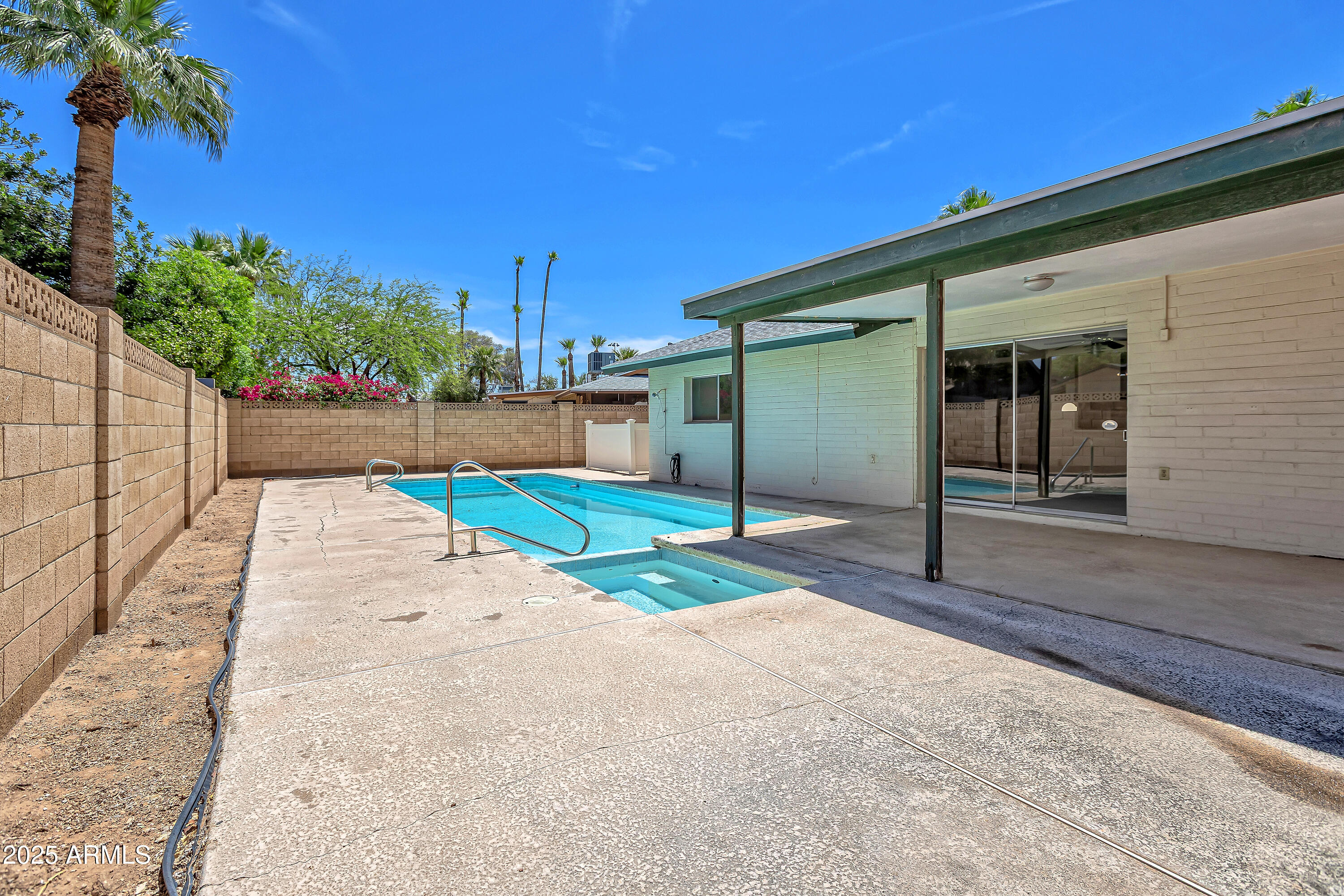 8326 E VALLEY VIEW Road