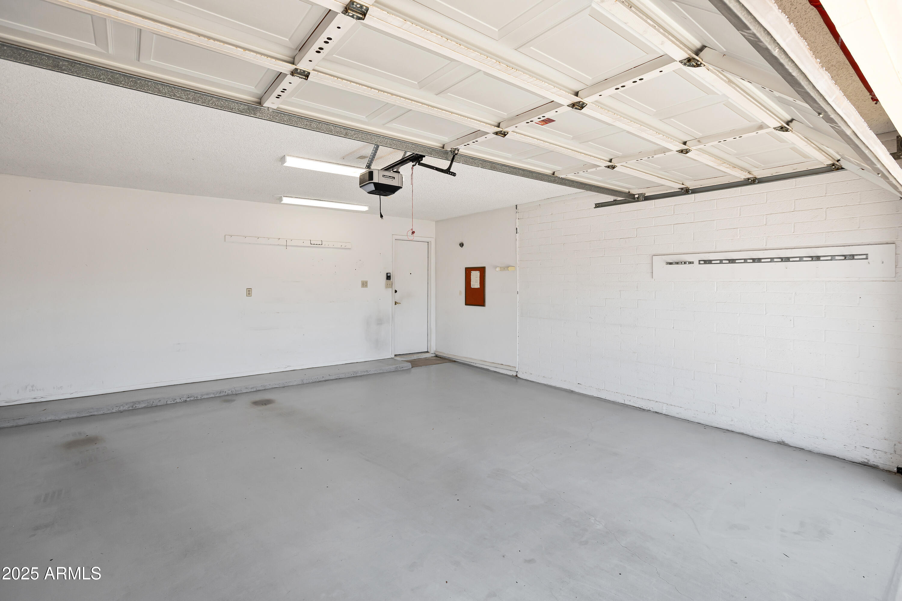 8326 E VALLEY VIEW Road