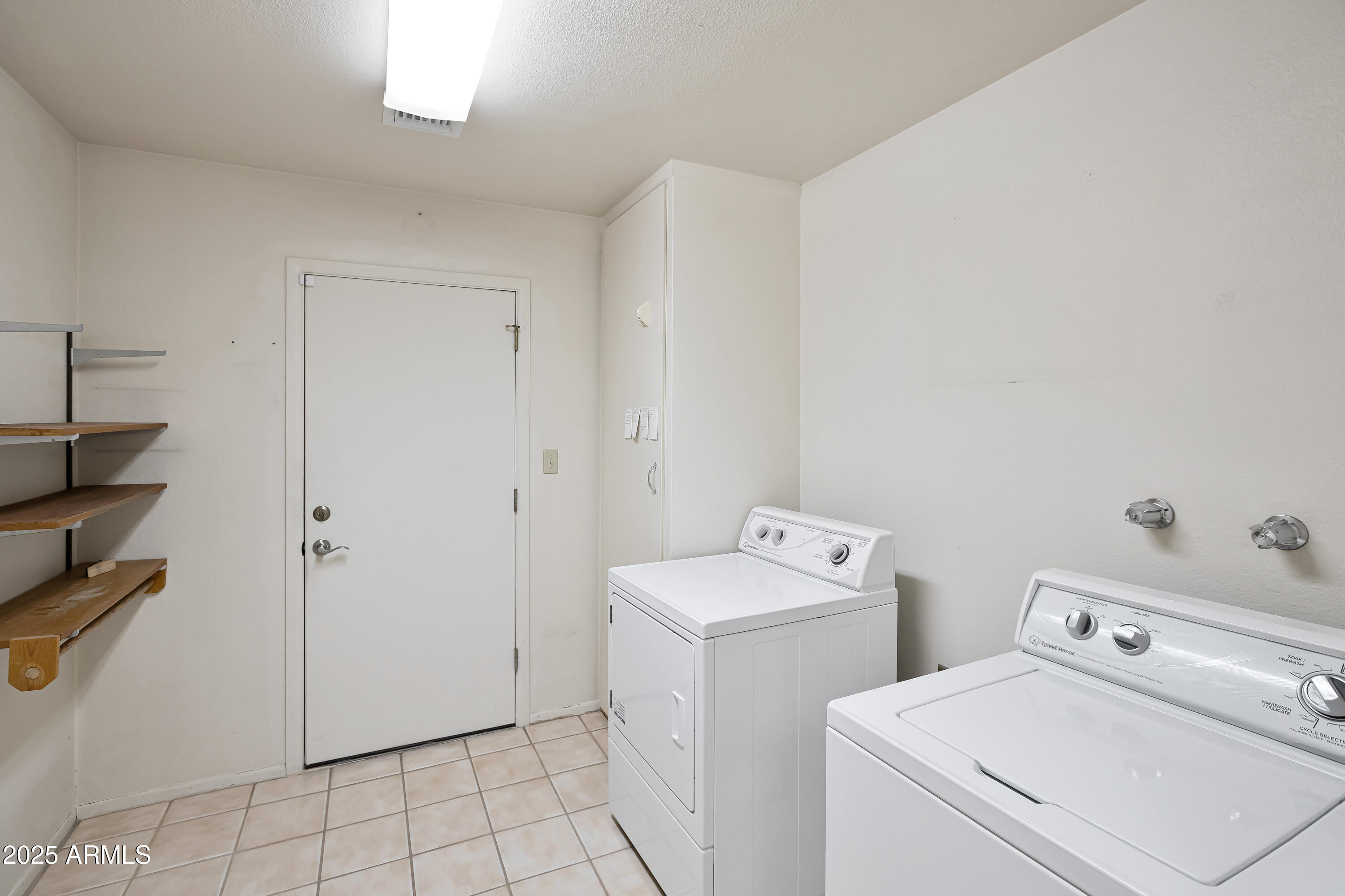 8326 E VALLEY VIEW Road