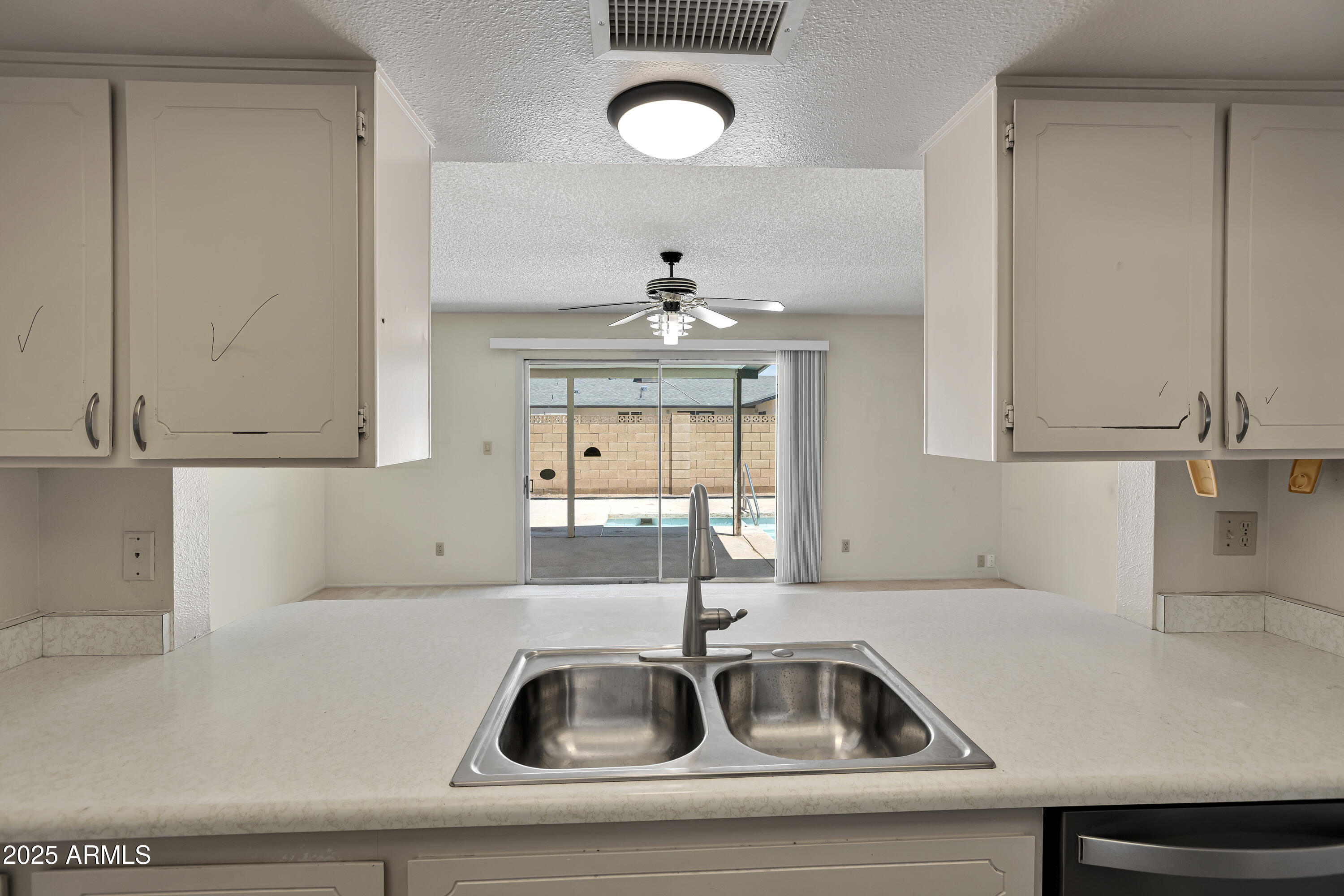 8326 E VALLEY VIEW Road