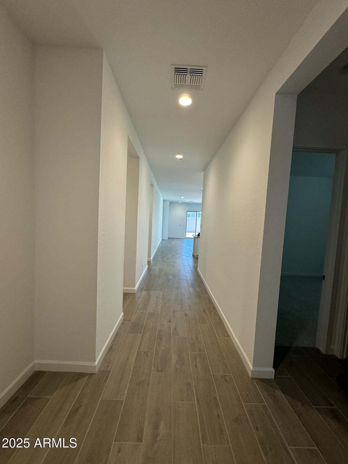 11438 E UTOPIA Avenue