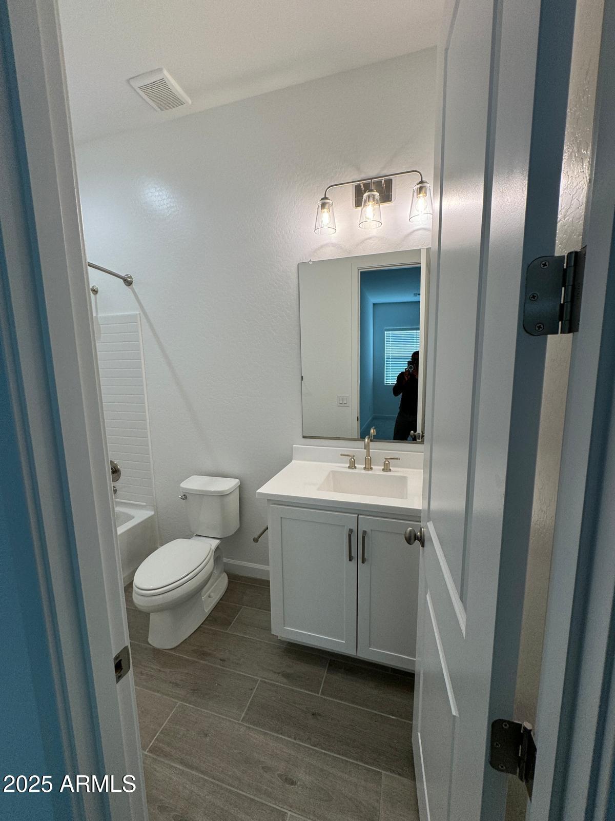 11438 E UTOPIA Avenue