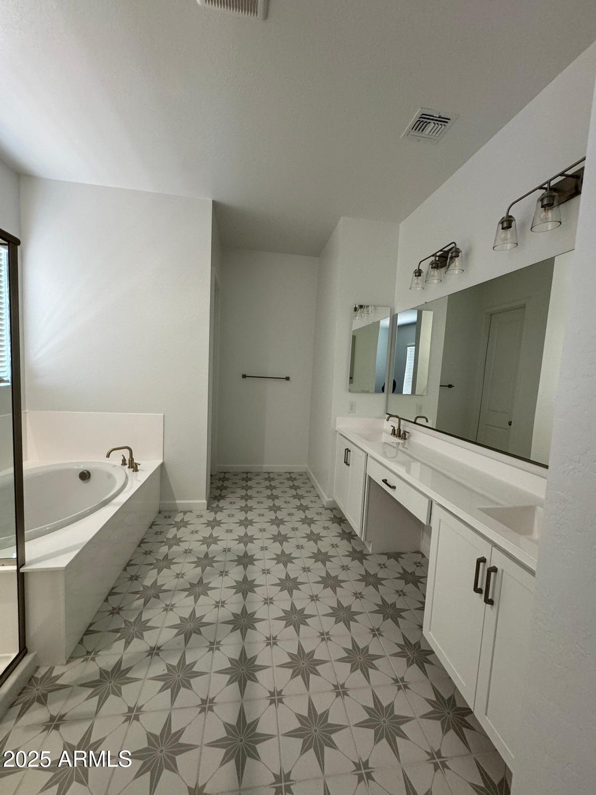 11438 E UTOPIA Avenue