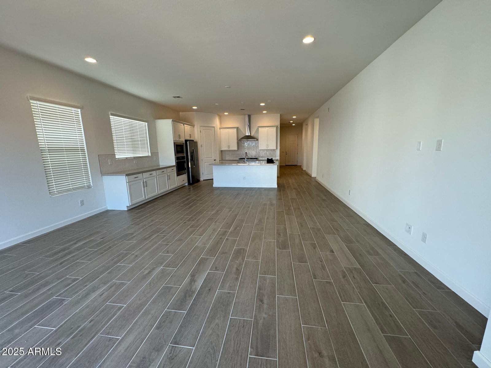 11438 E UTOPIA Avenue