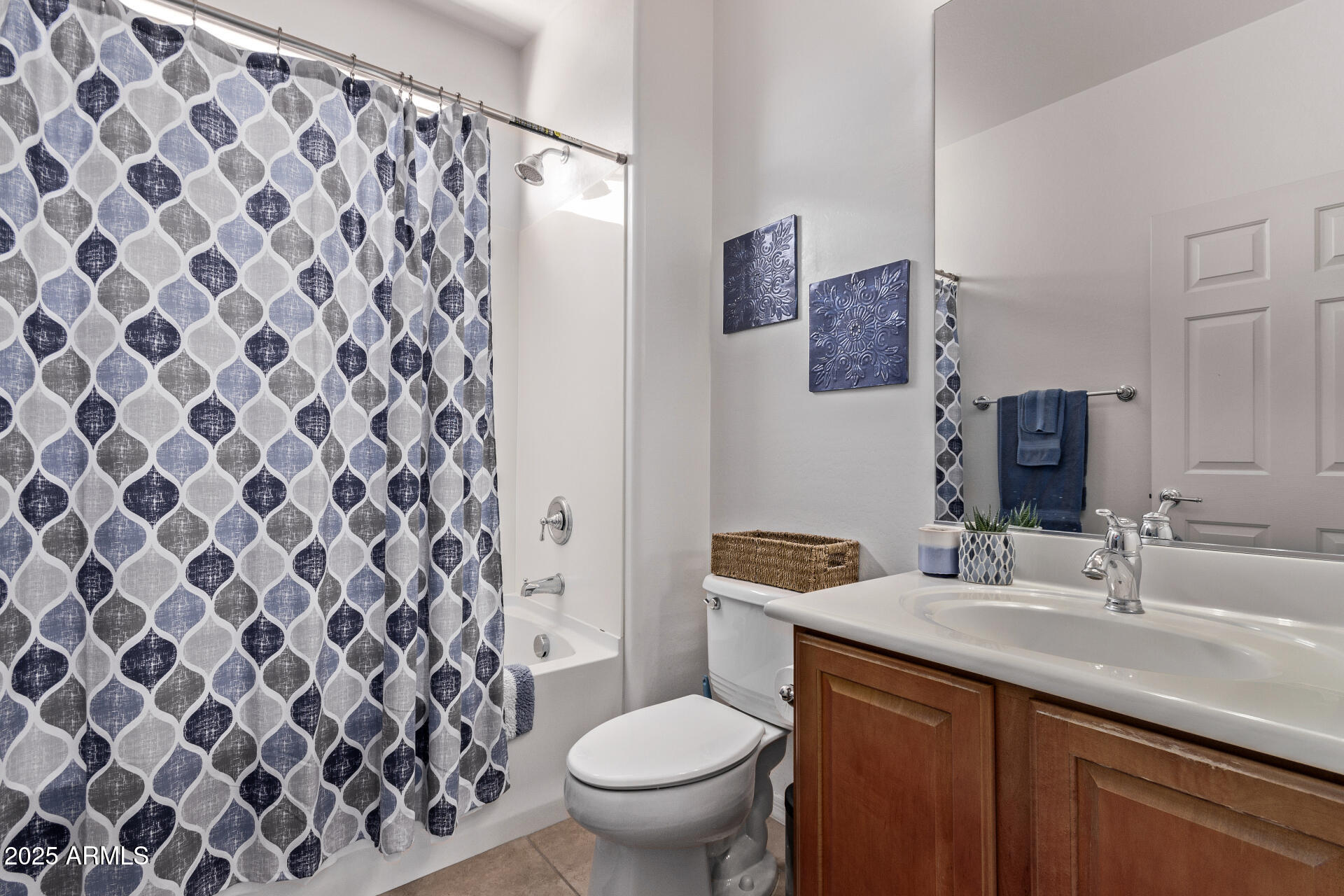 3618 N COLONIAL Court