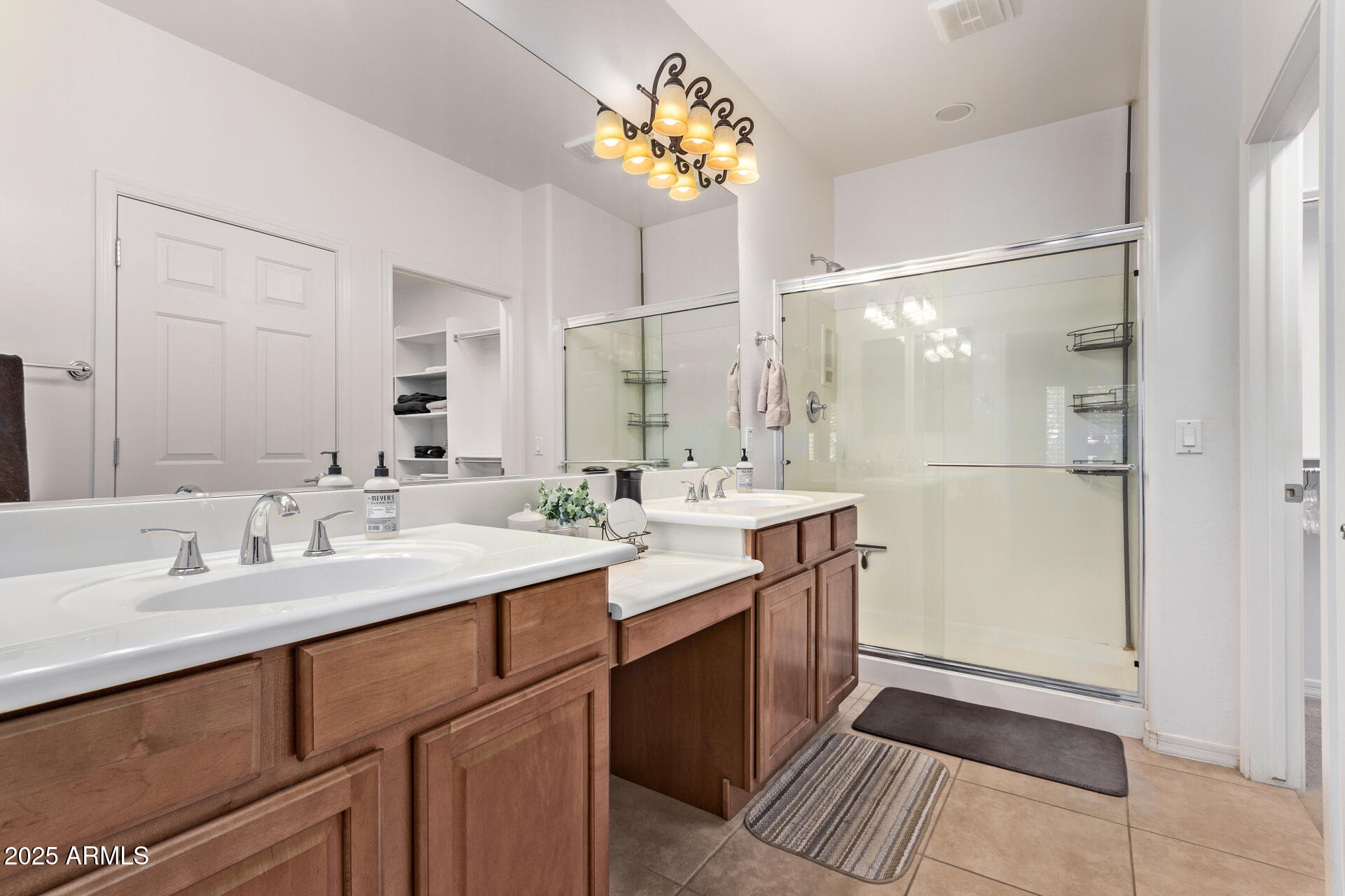 3618 N COLONIAL Court