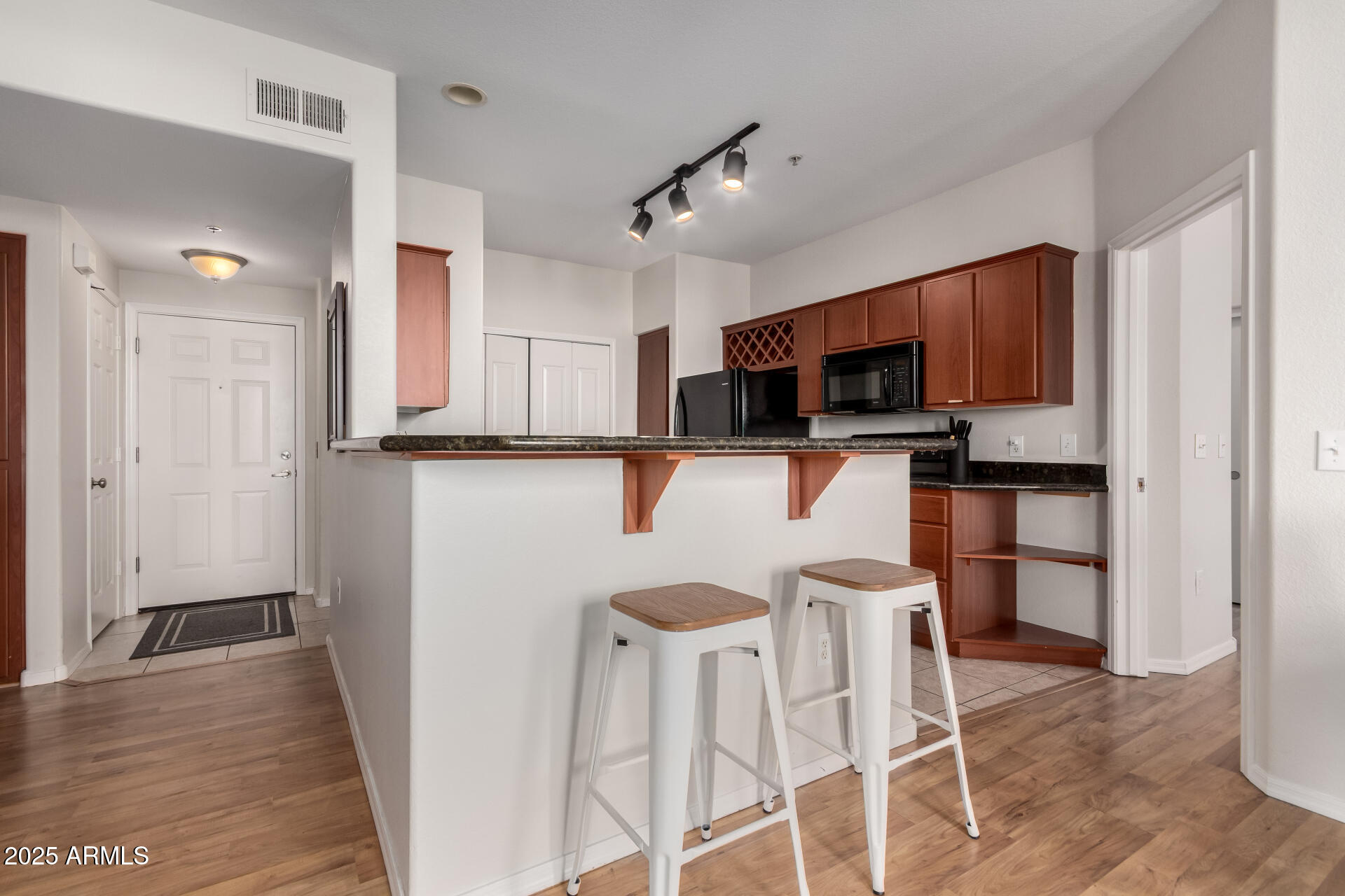 9820 N CENTRAL Avenue, 321