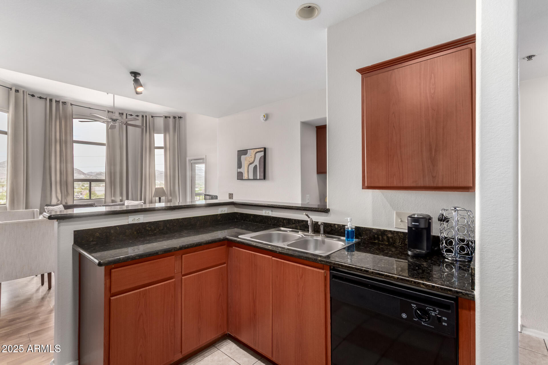 9820 N CENTRAL Avenue, 321