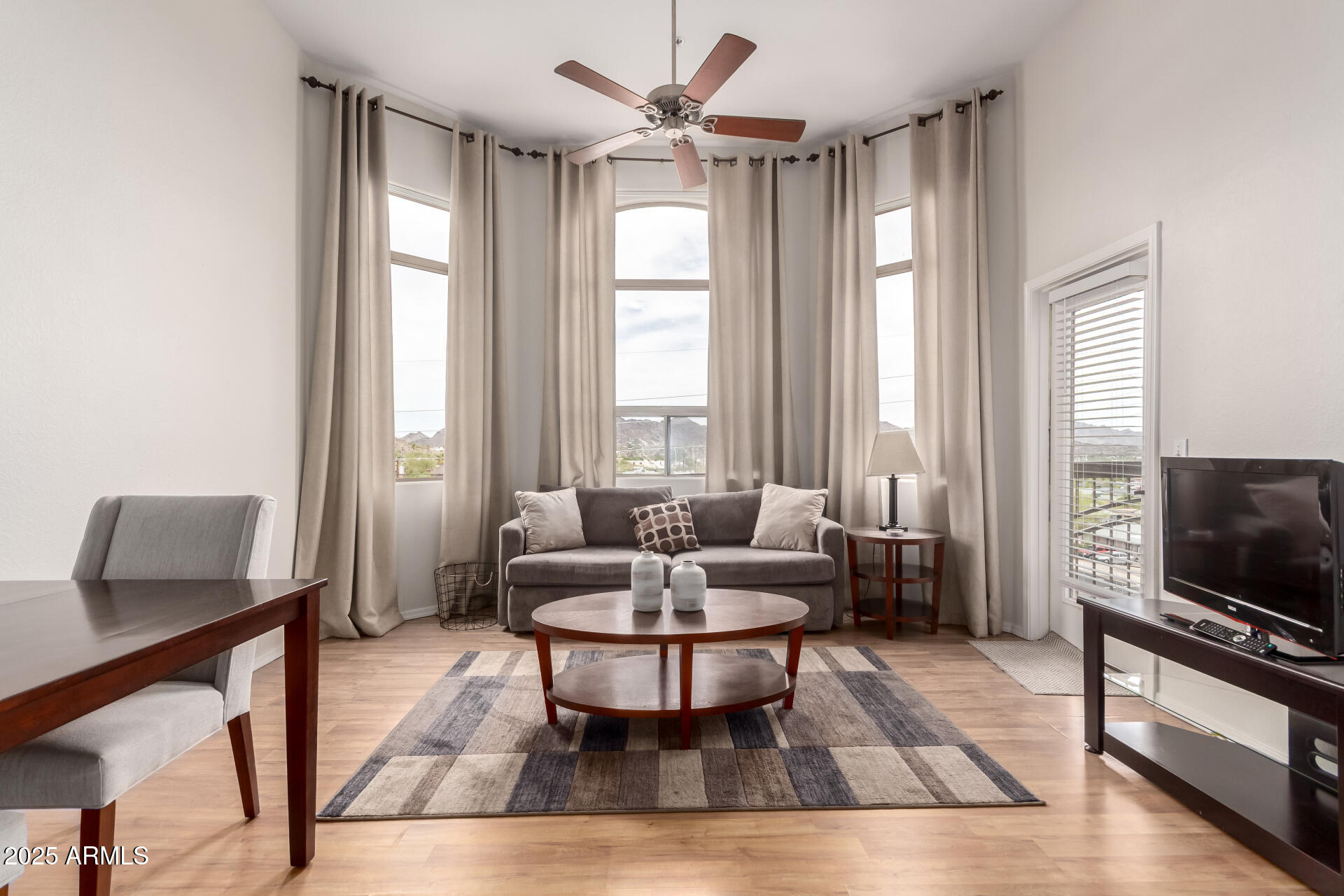 9820 N CENTRAL Avenue, 321