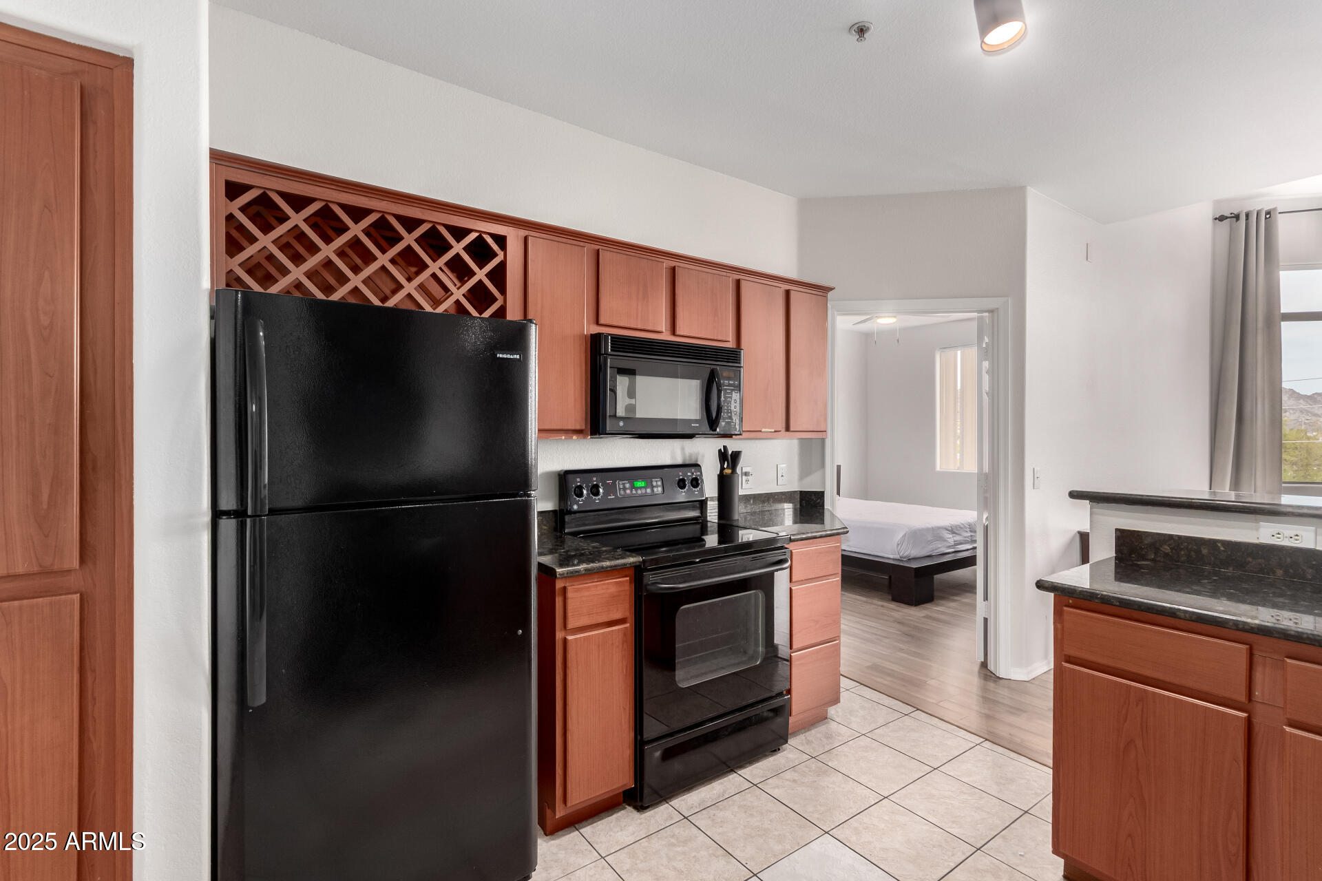 9820 N CENTRAL Avenue, 321