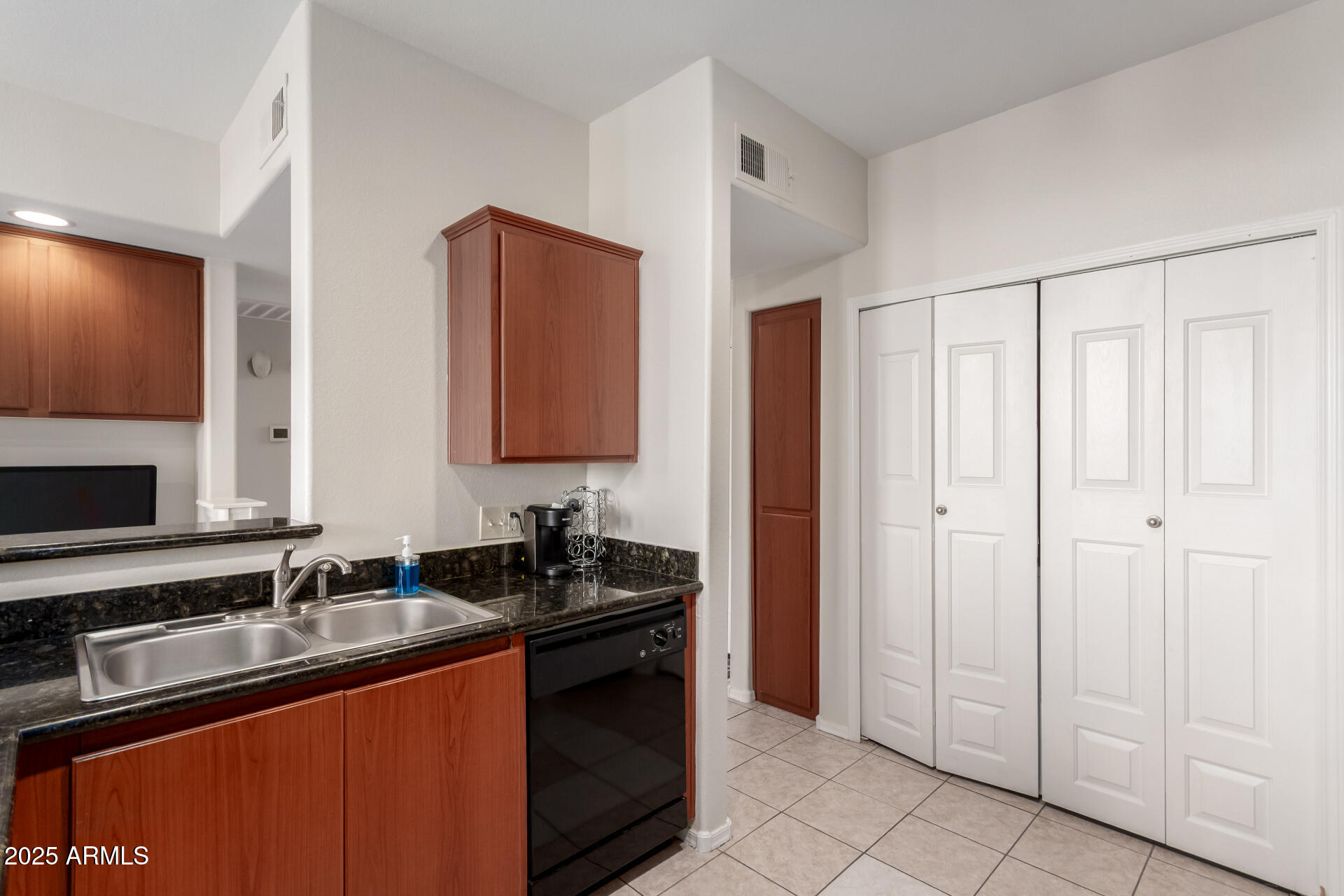 9820 N CENTRAL Avenue, 321